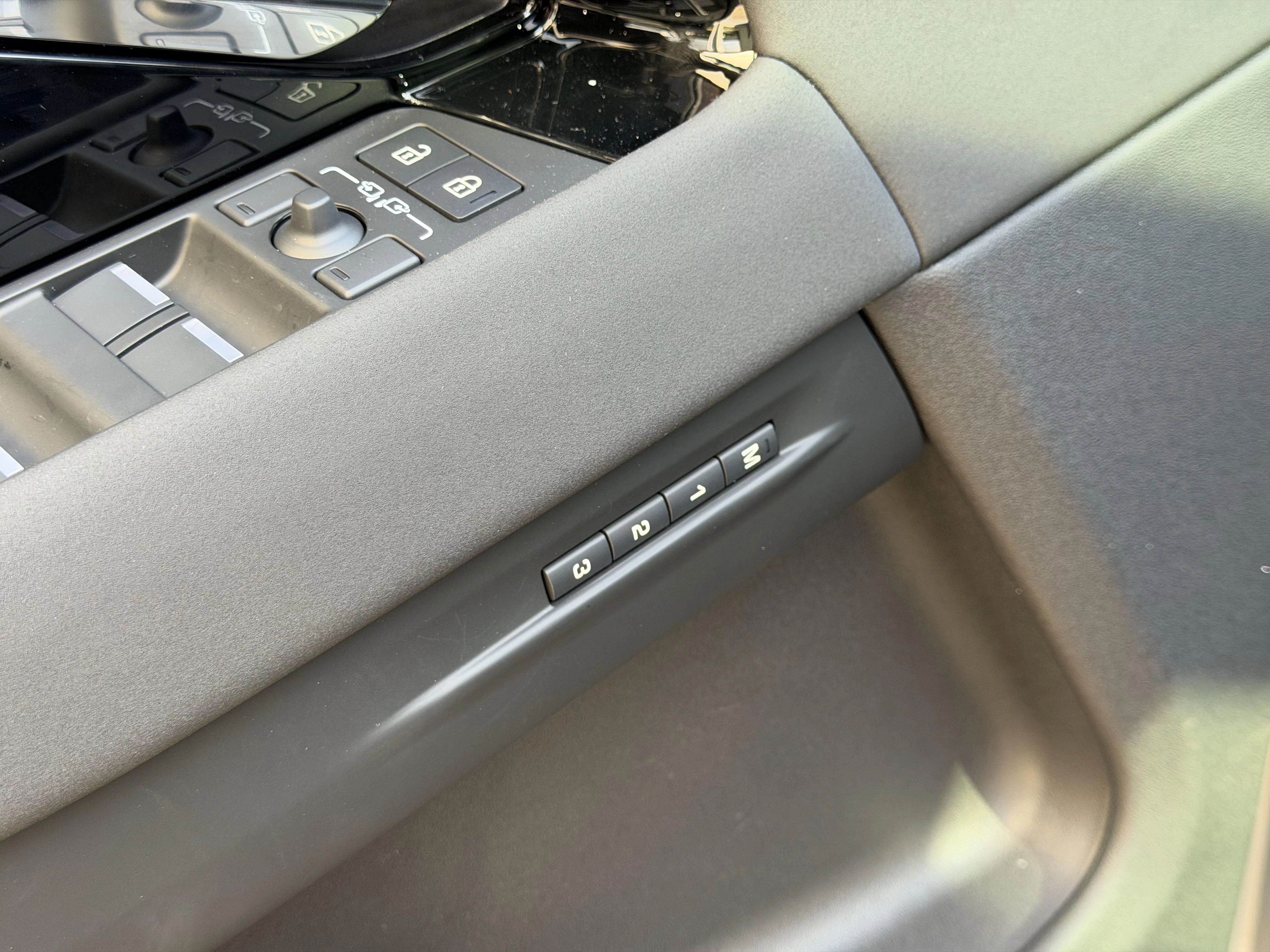 Land Rover-Range Rover Evoque-image-24