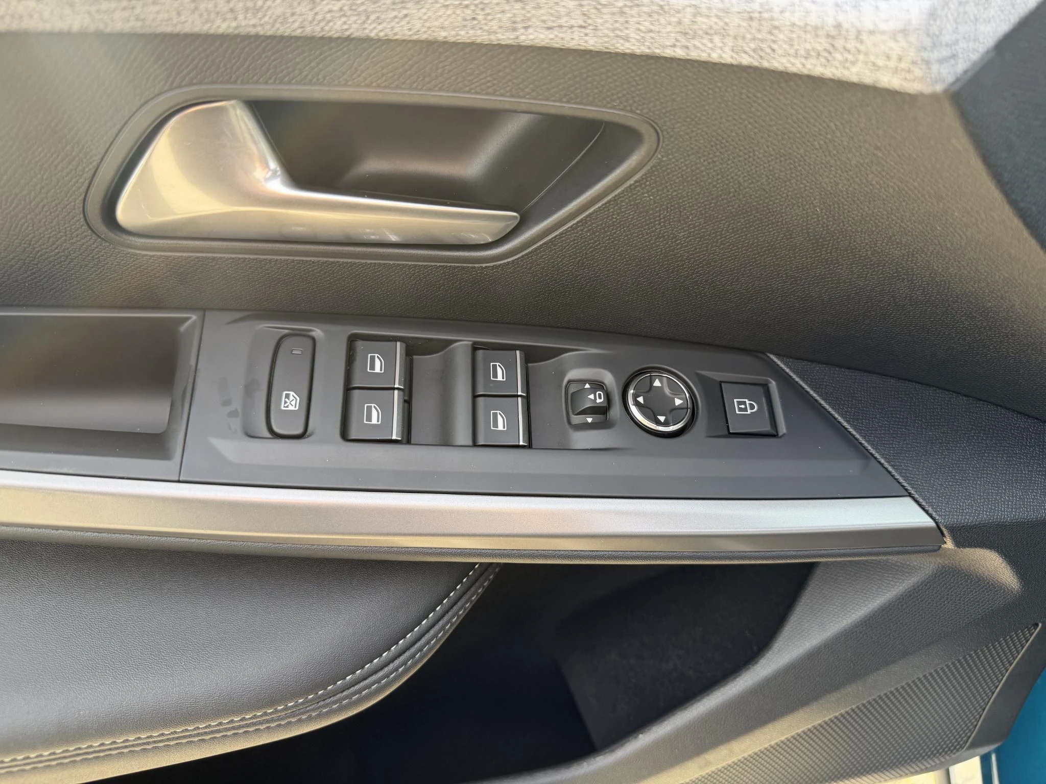 Peugeot-e-3008-image-6