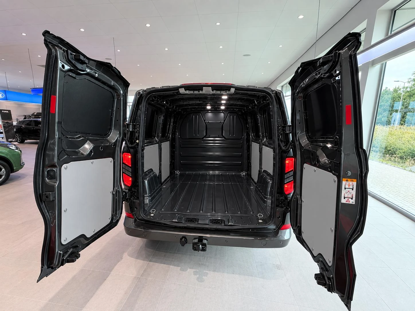 Ford-Transit Custom-image-8