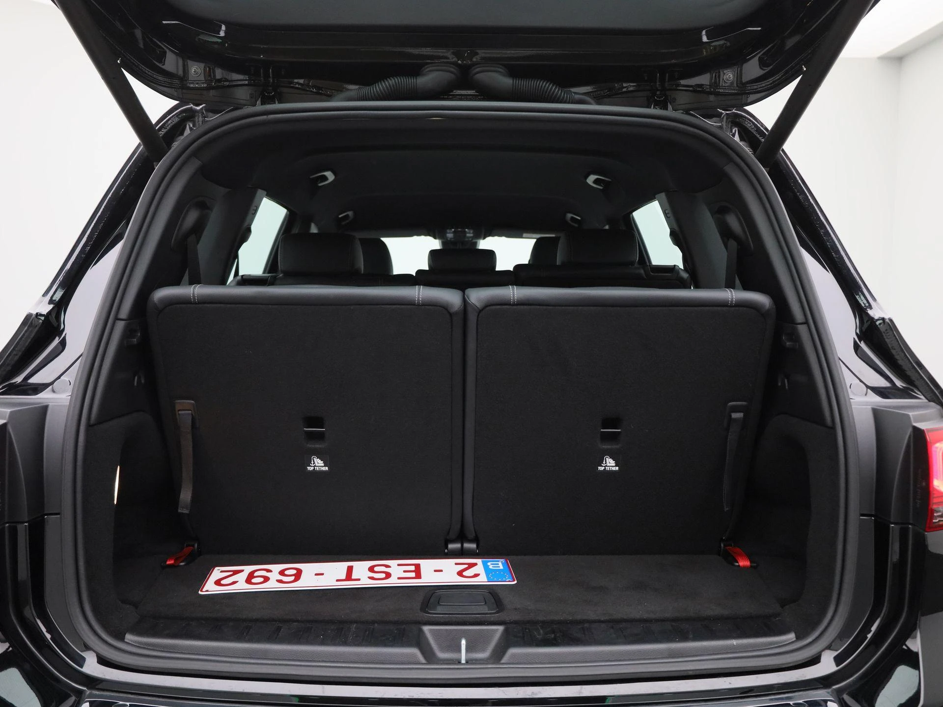 Mercedes-Benz-EQB-image-14