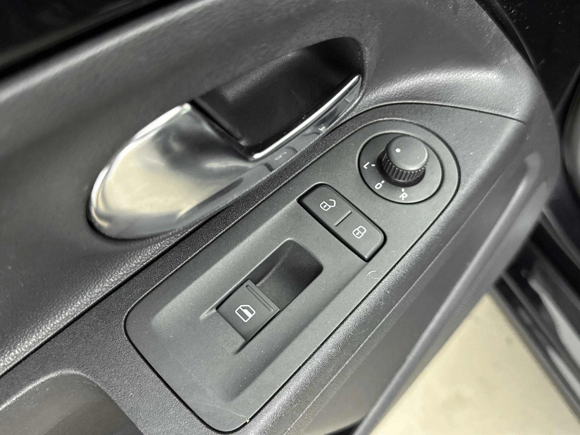 Volkswagen-up!-image-21