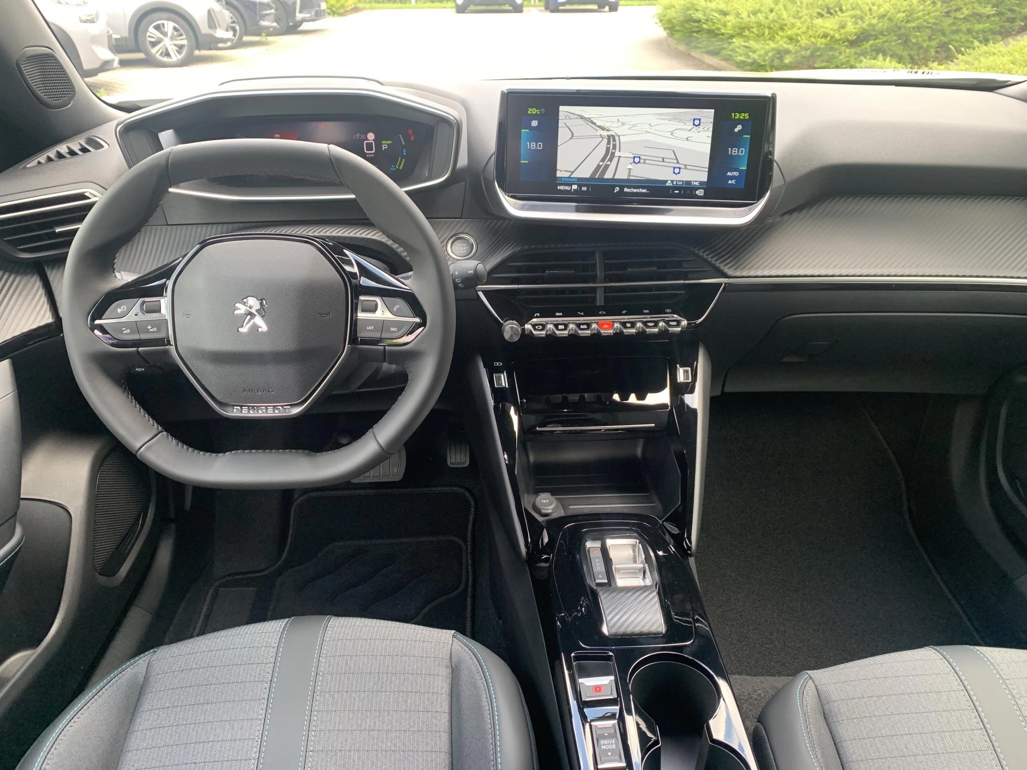 Peugeot-e-2008-image-5