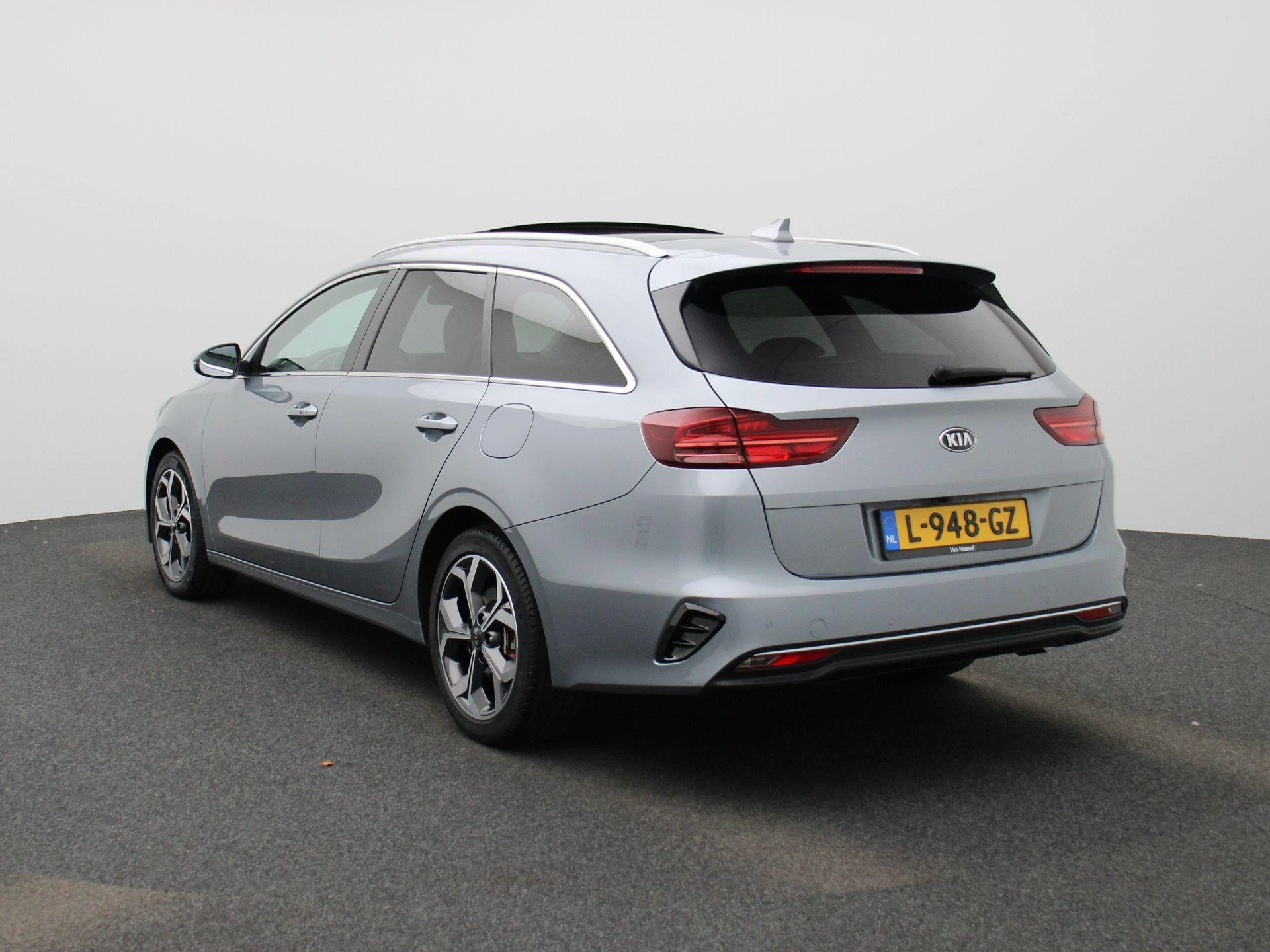 Kia-Ceed Sportswagon-image-1