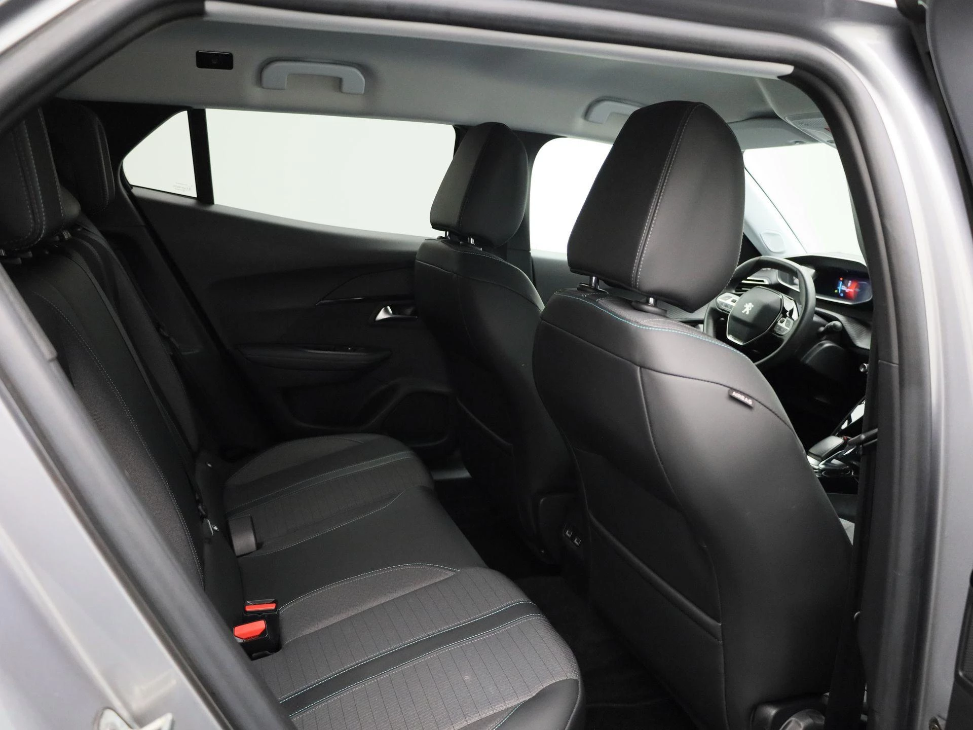 Peugeot-e-2008-image-41