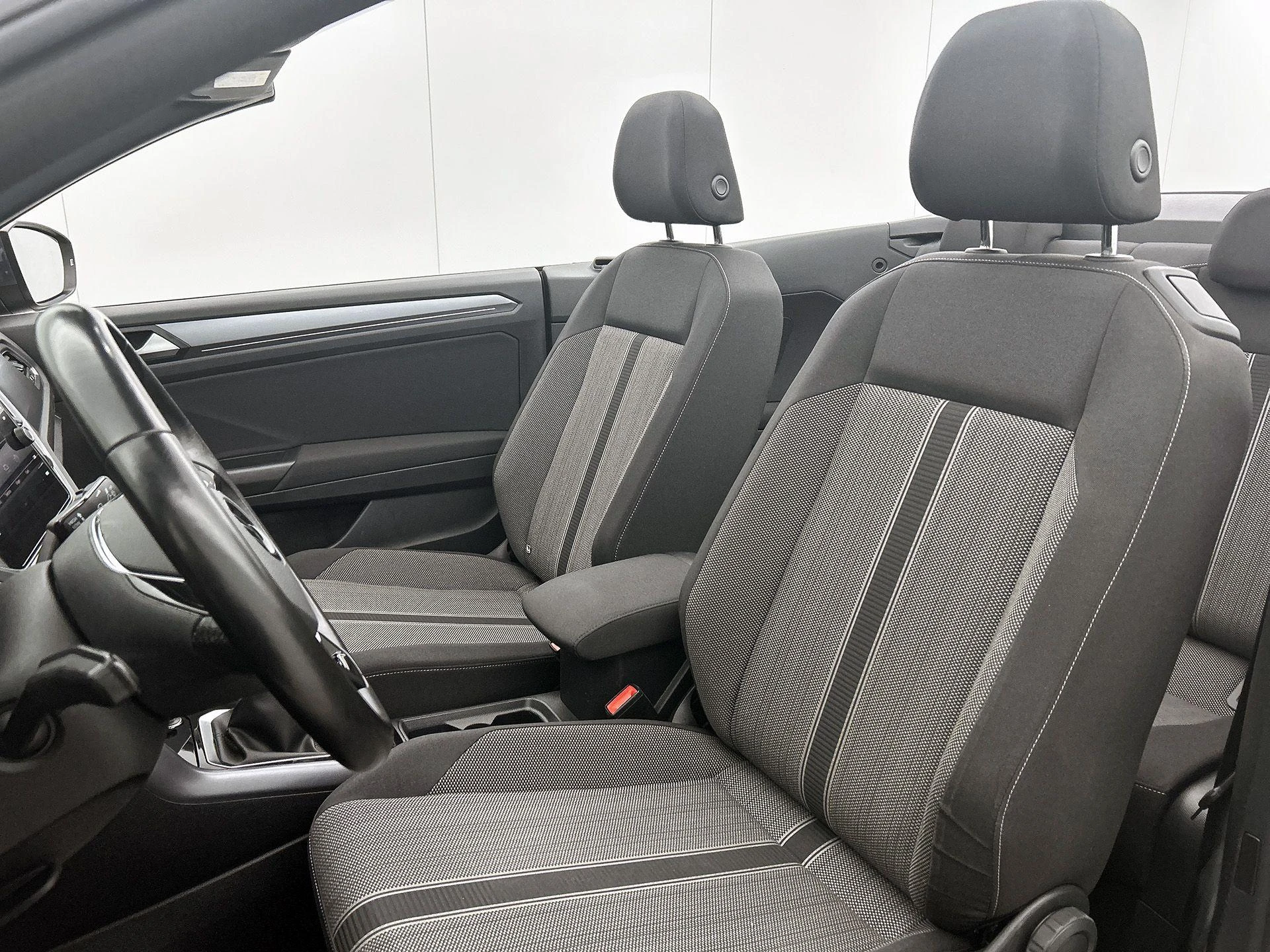 Volkswagen-T-Roc-image-38
