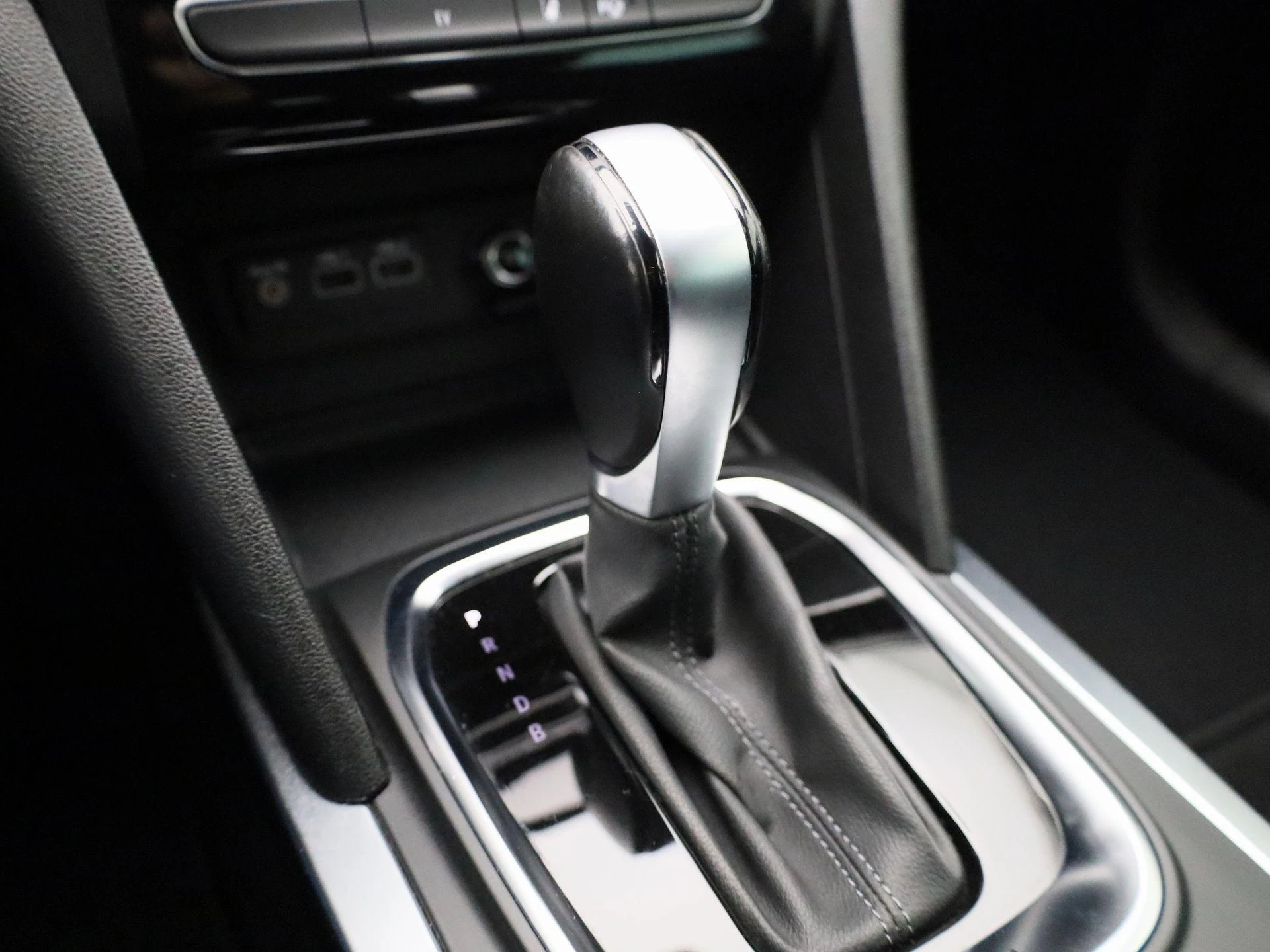 Renault-Megane E-Tech-image-25