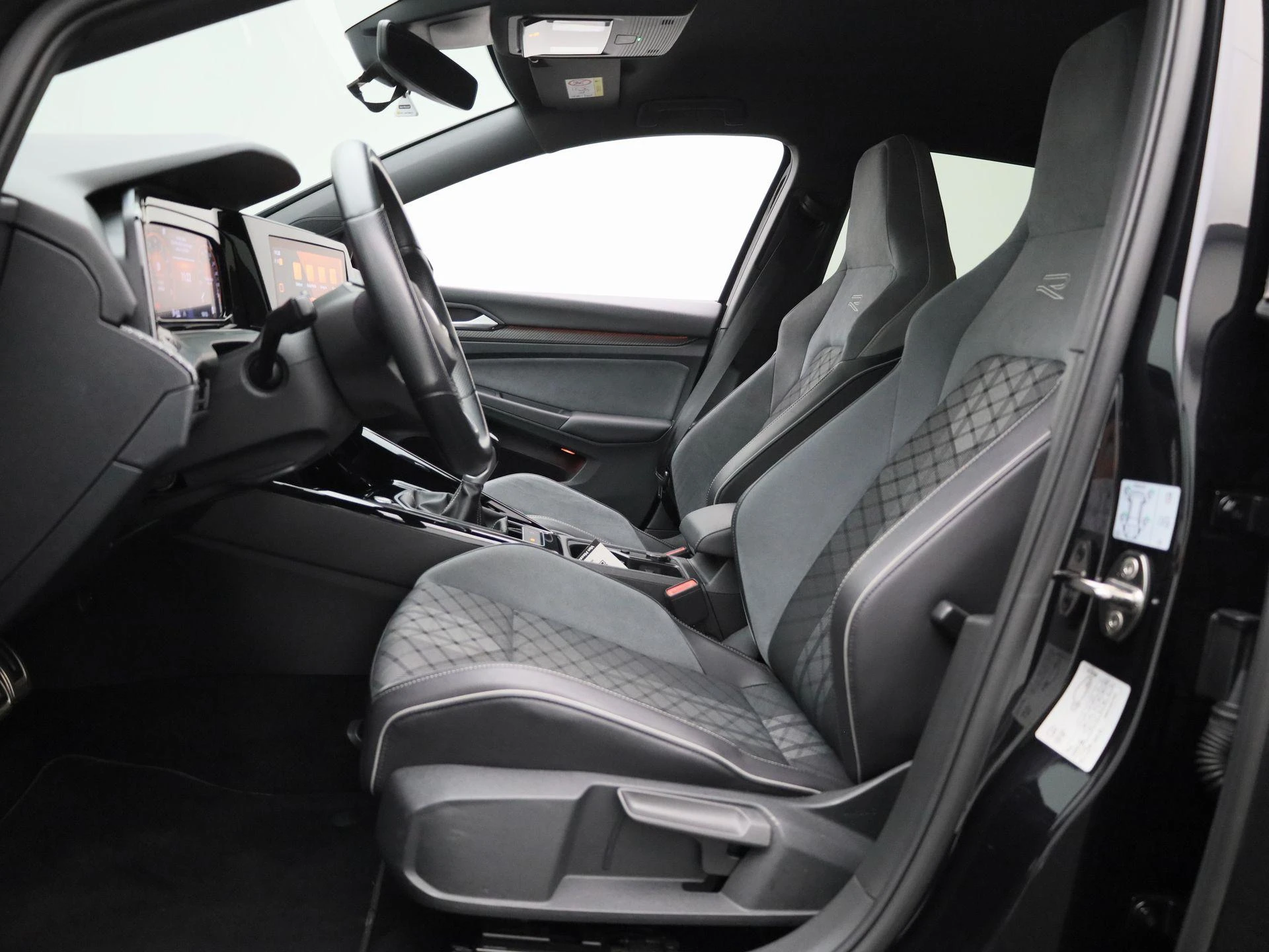 Volkswagen-Golf-image-9