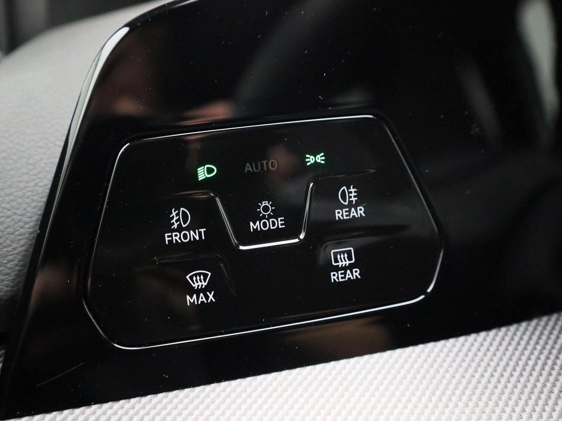 Volkswagen-Golf-image-28