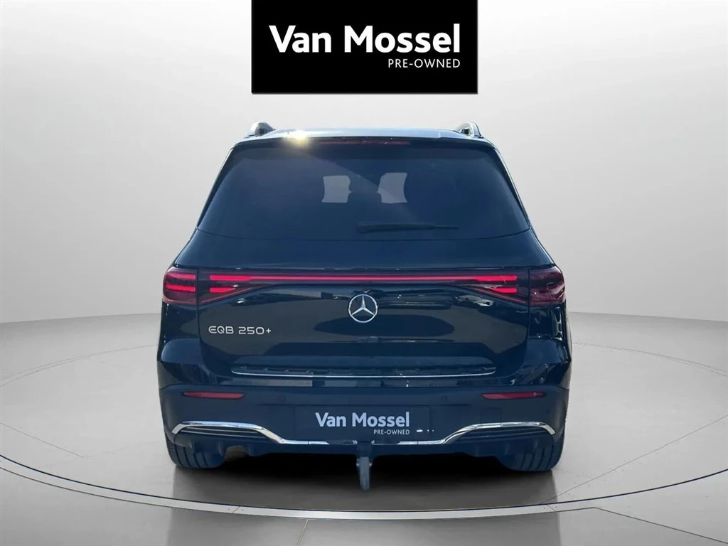 Mercedes-Benz-EQB-image-5