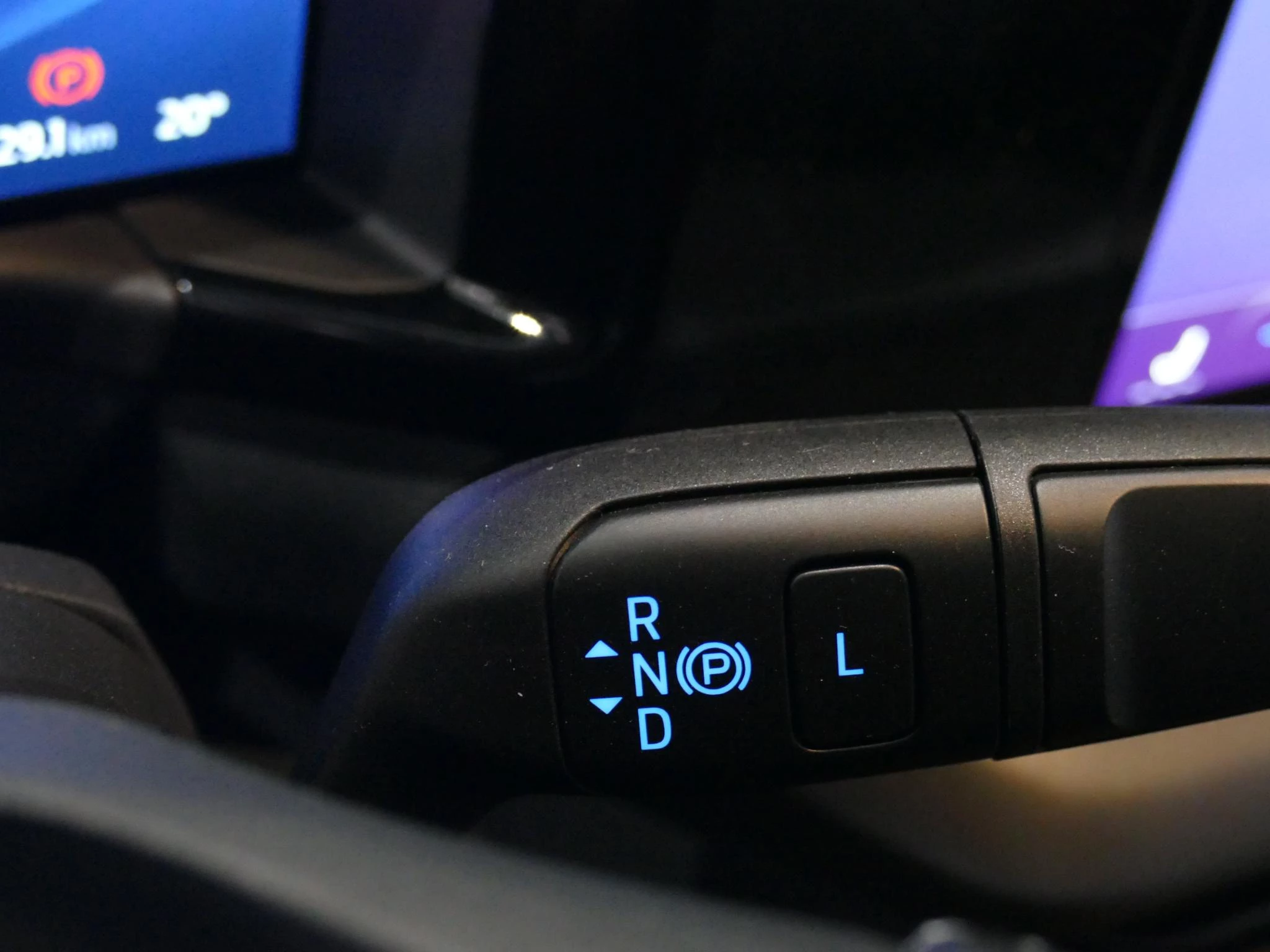 Ford-Transit Courier-image-9