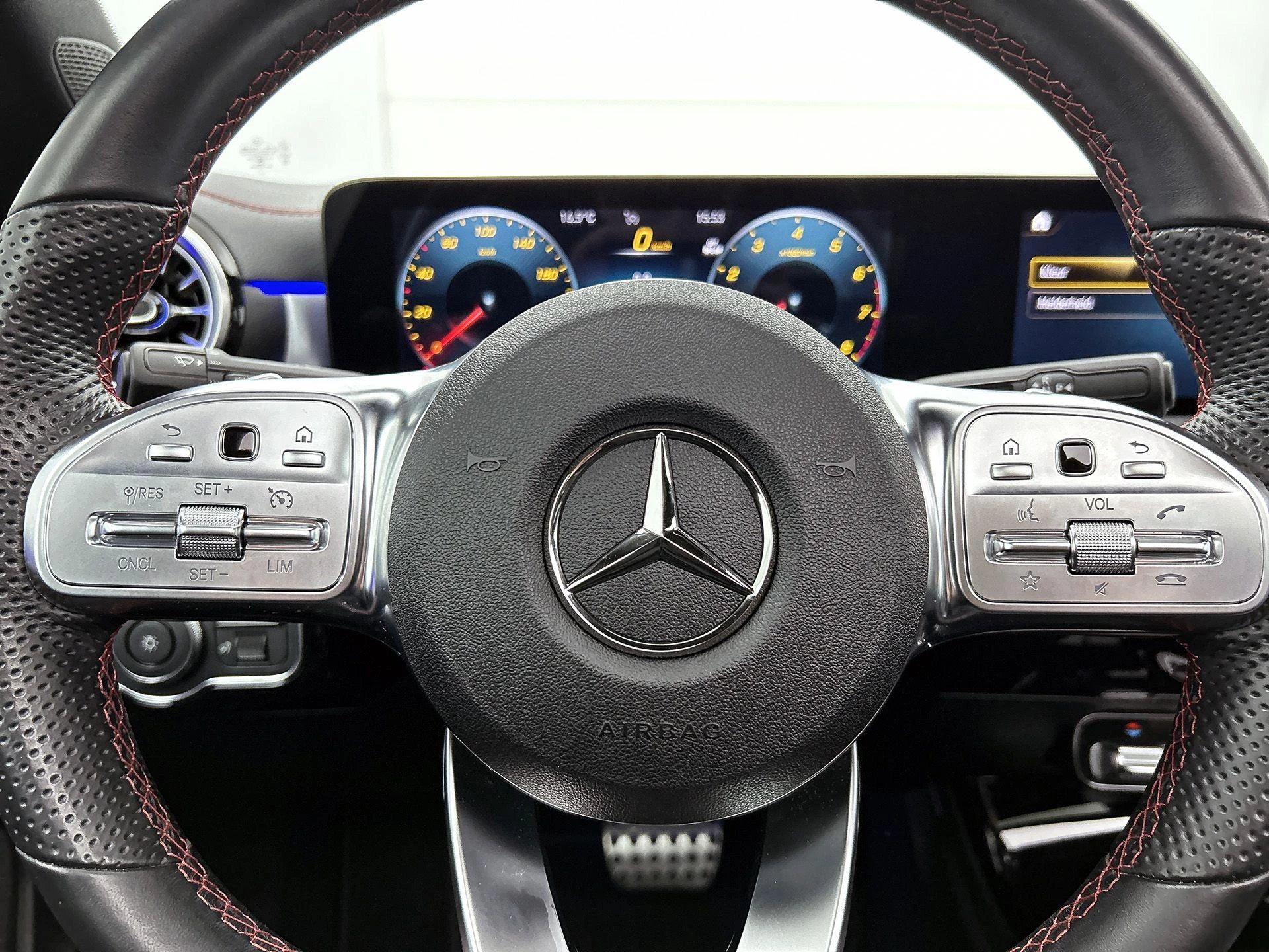 Mercedes-Benz-CLA-image-46