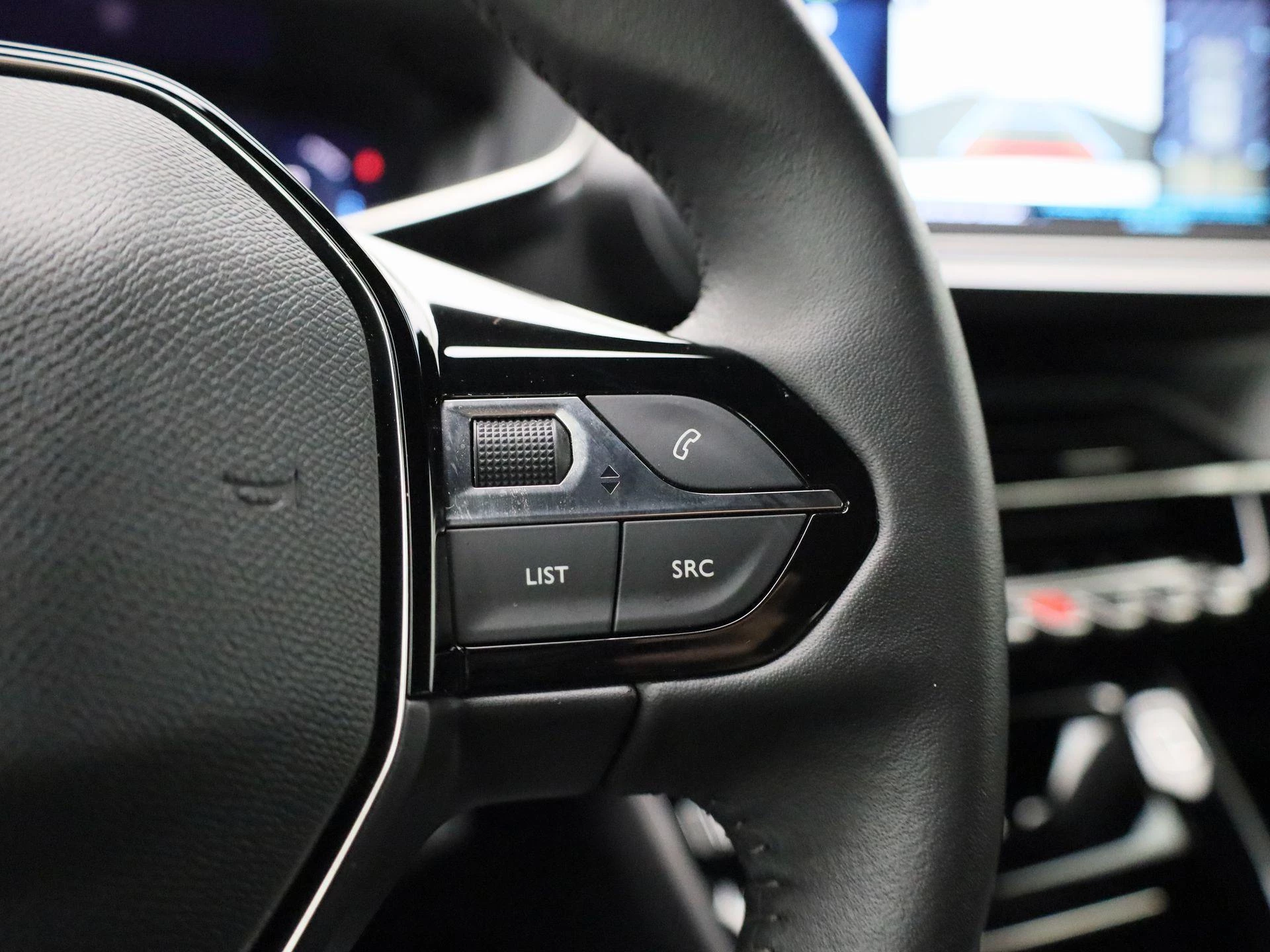 Peugeot-e-2008-image-13