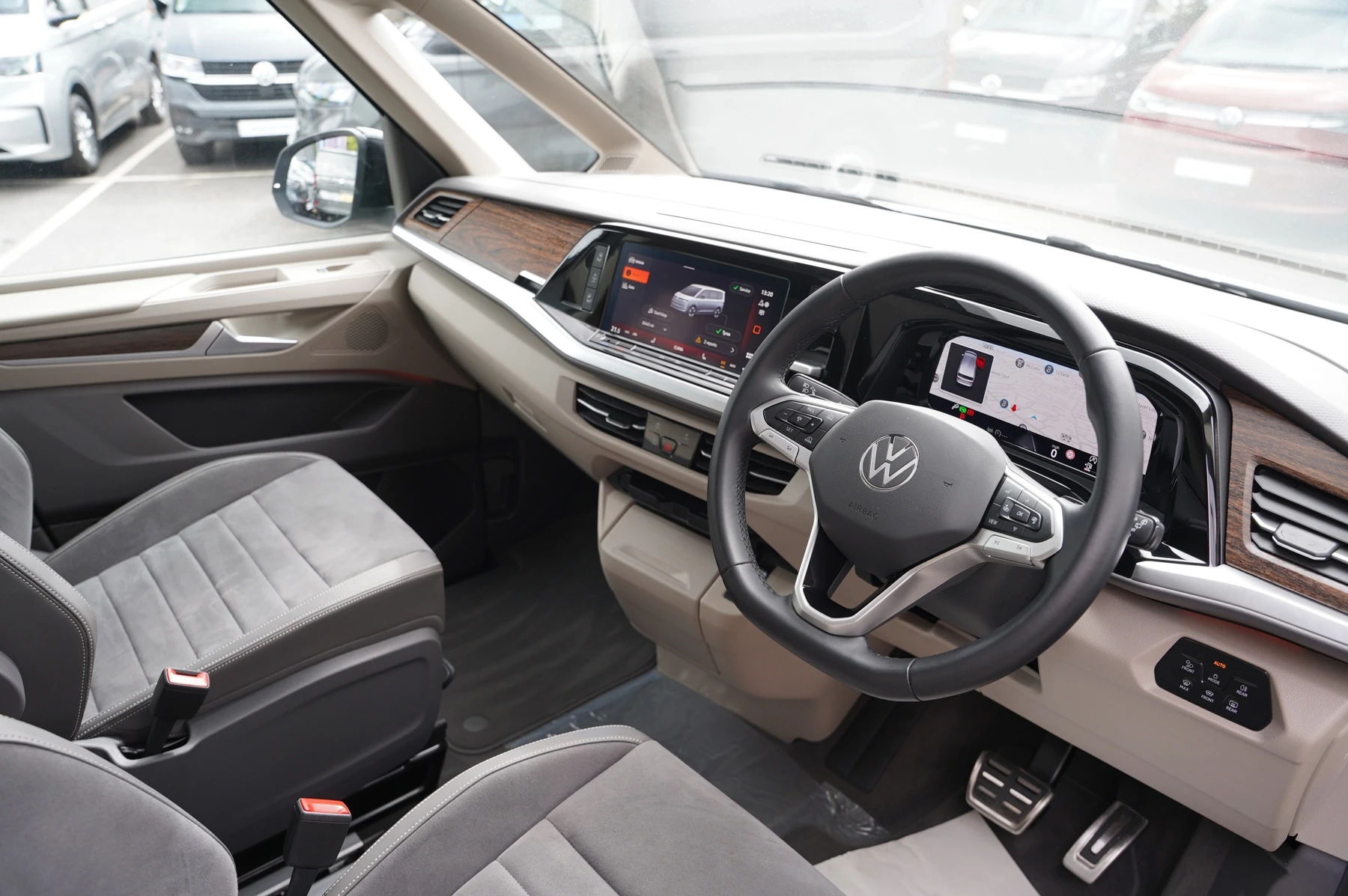 Volkswagen-Multivan-image-5