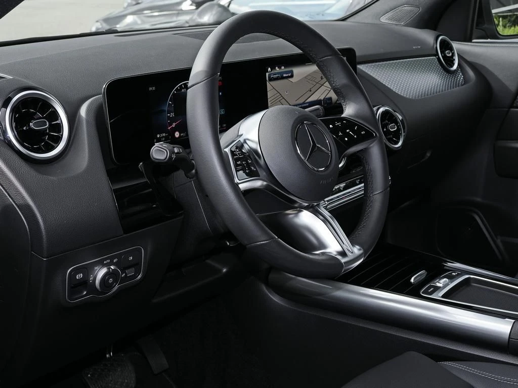 Mercedes-Benz-GLA 200 d-image-8
