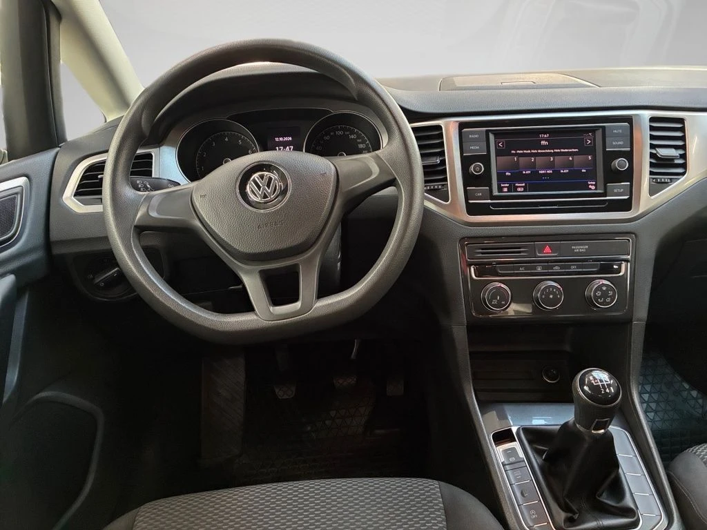 Volkswagen-Golf Sportsvan-image-9