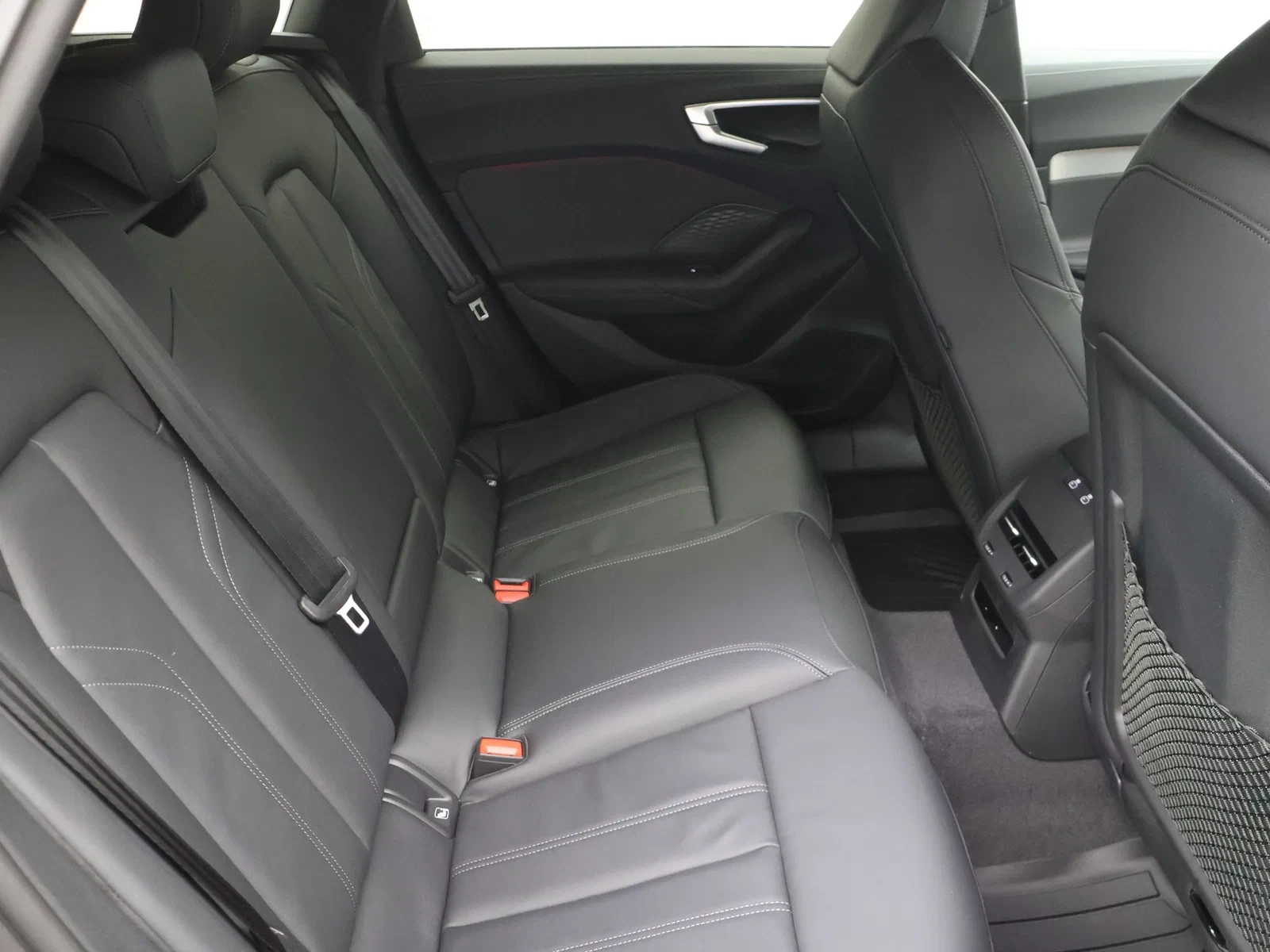 Audi A5 Avant e-hybrid (PHEV) Audi A5 Avant Corporate S e-hybrid 299PK * DEMO *