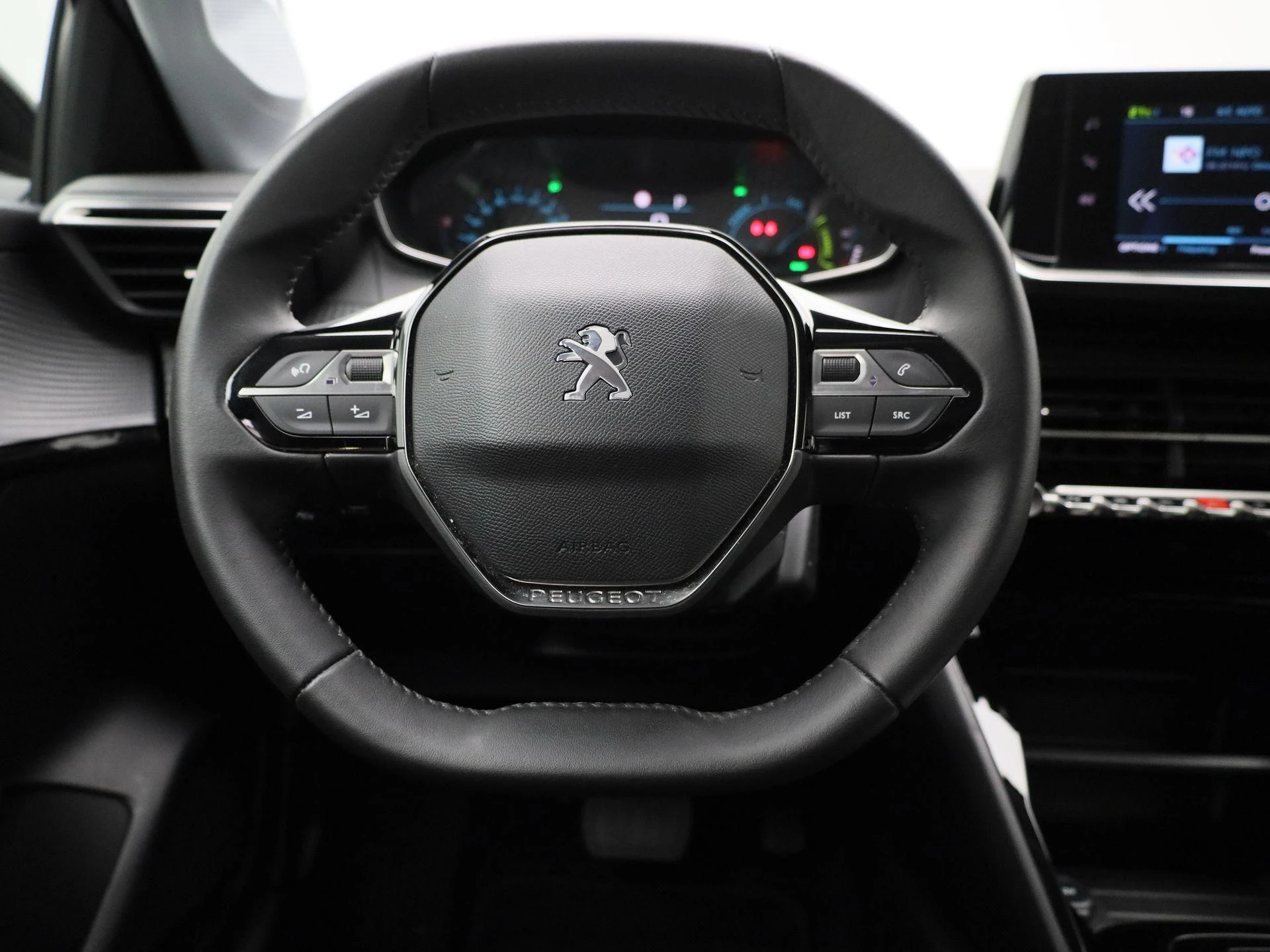 Peugeot-e-208-image-6