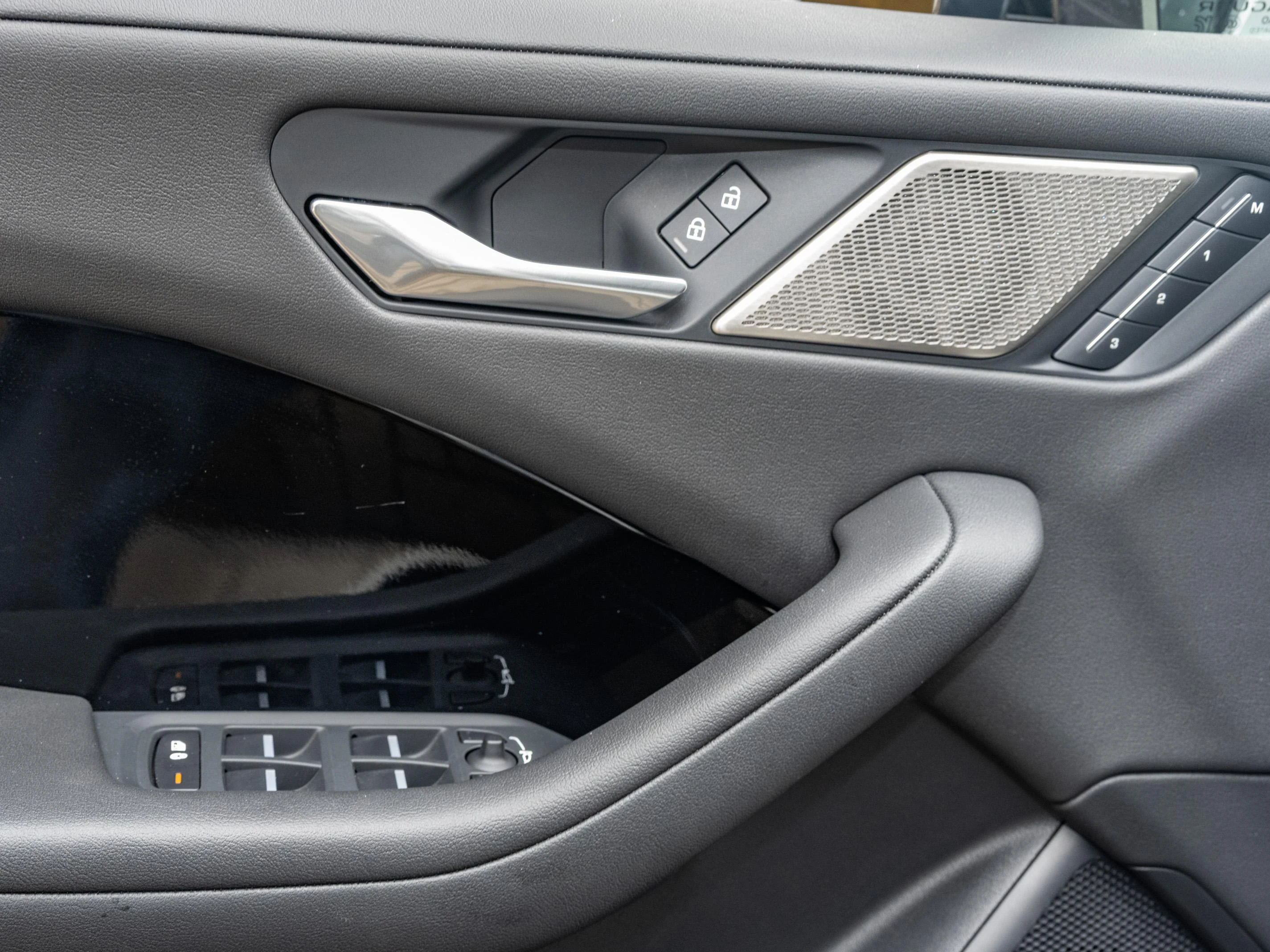 Jaguar-I-PACE-image-14