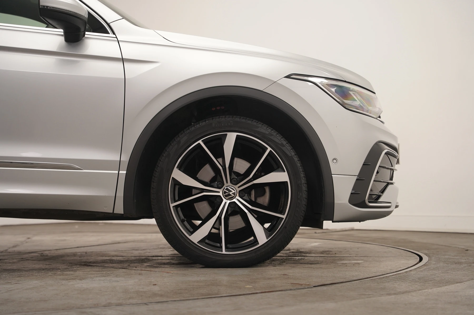 Volkswagen-Tiguan-image-32