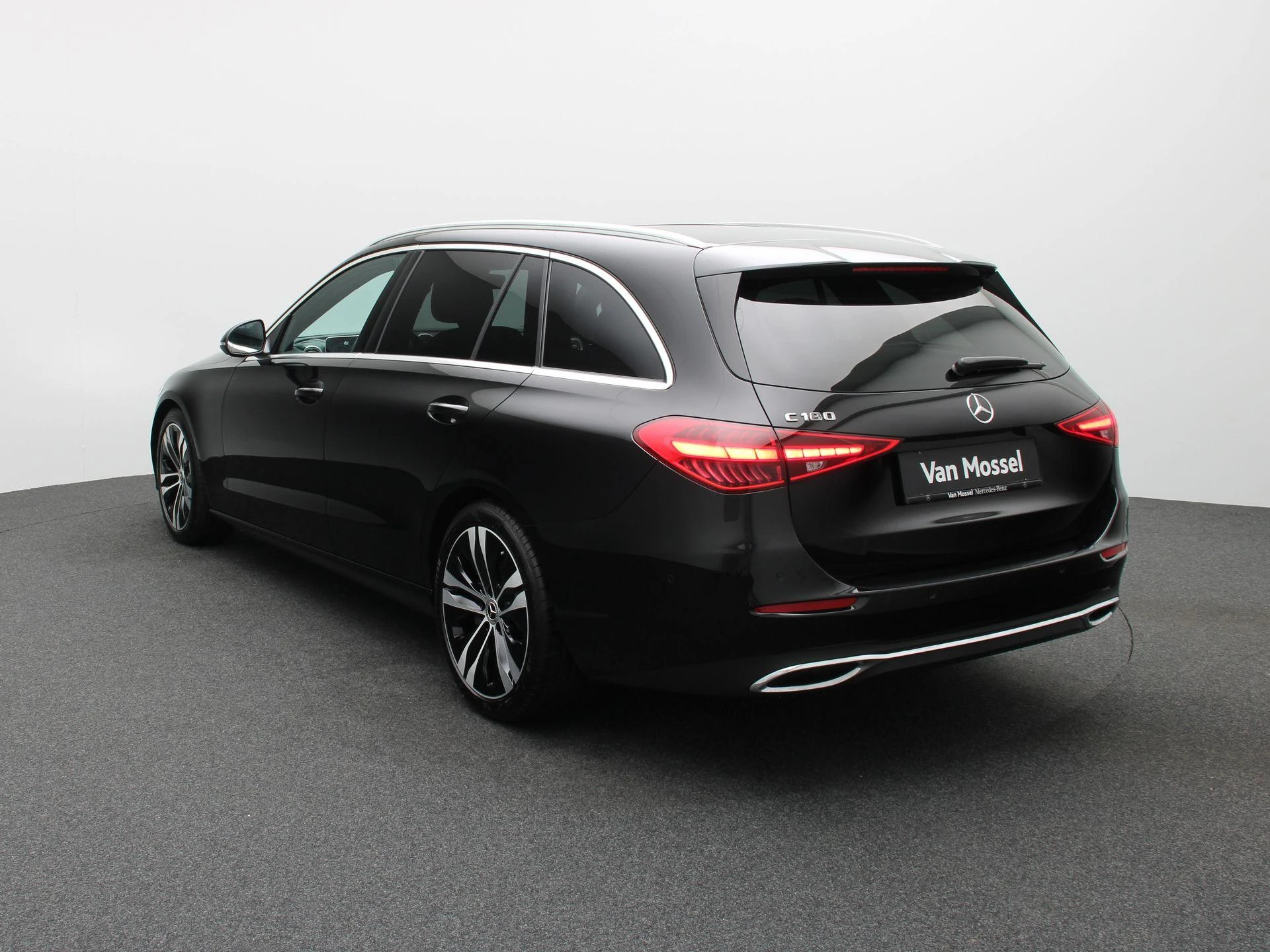 Mercedes-Benz-C-Klasse-image-1