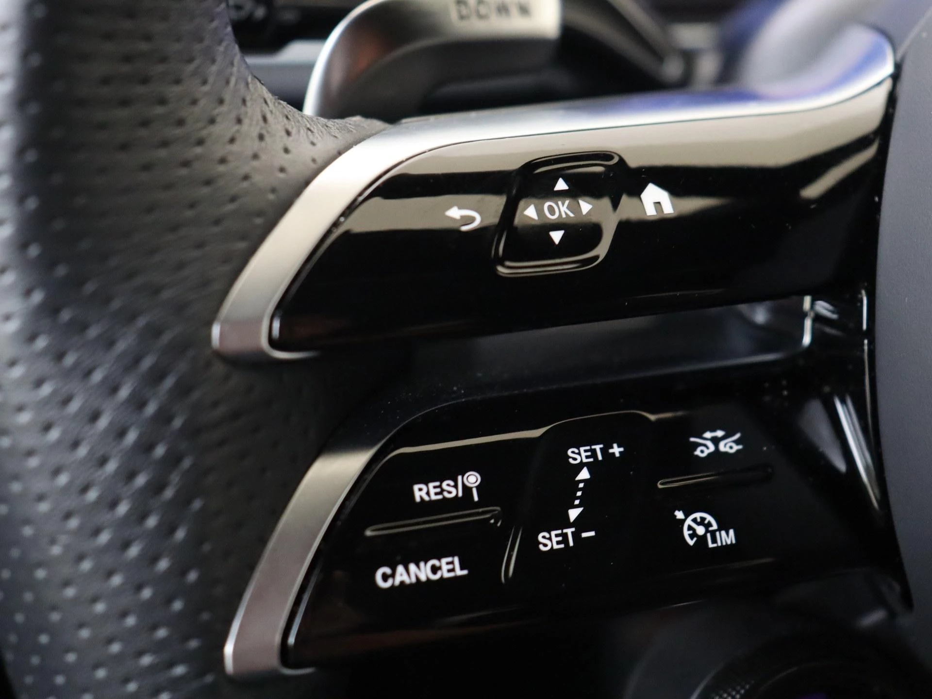 Mercedes-Benz-GLE-image-16