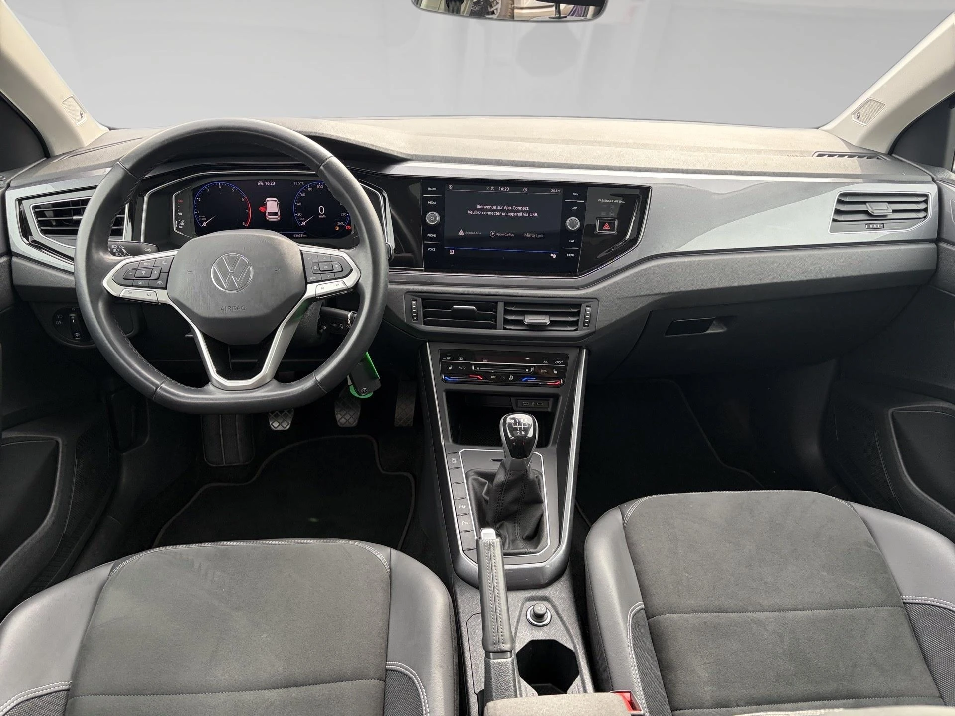 Volkswagen-Polo-image-3