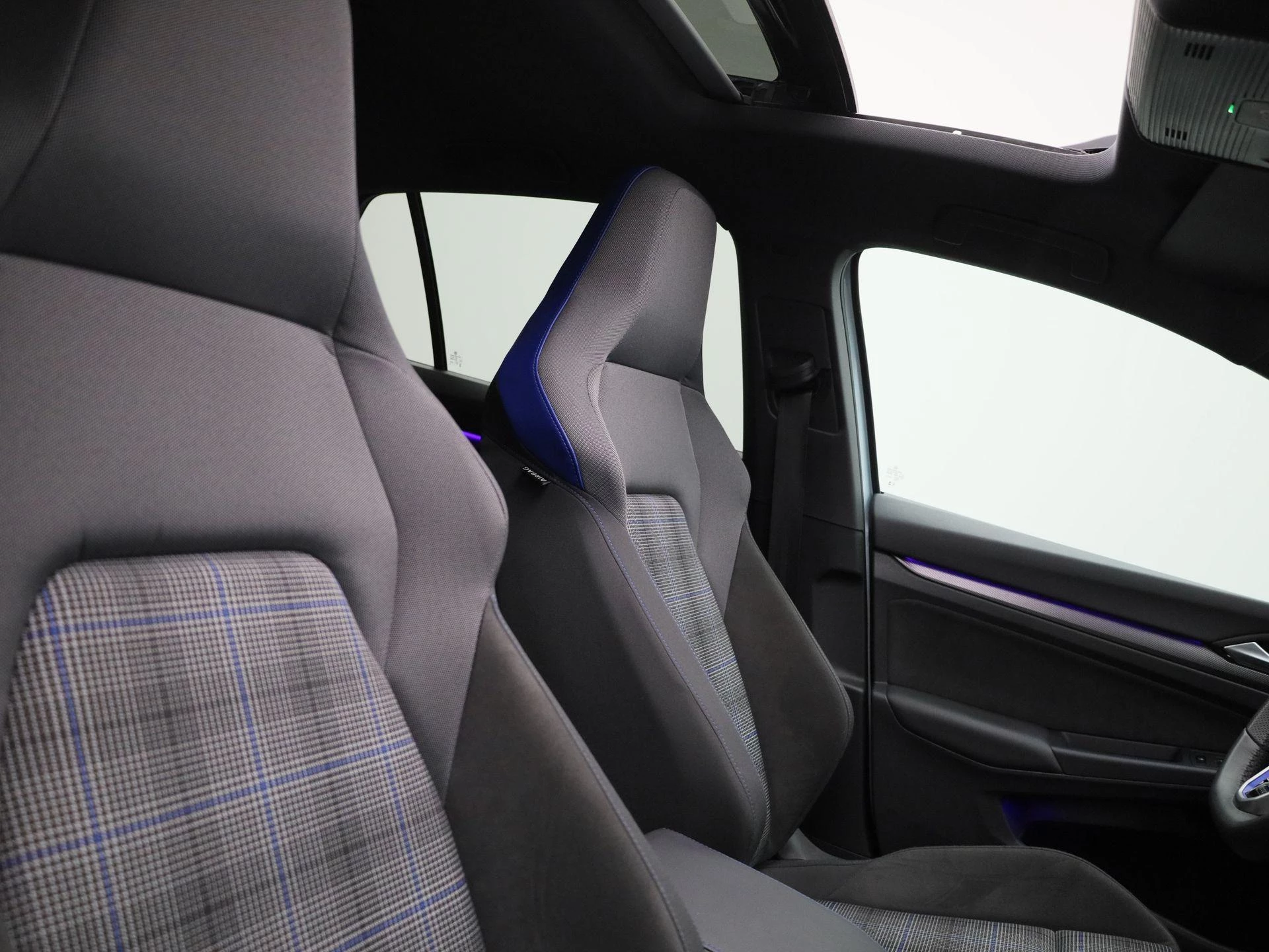 Volkswagen-Golf-image-33