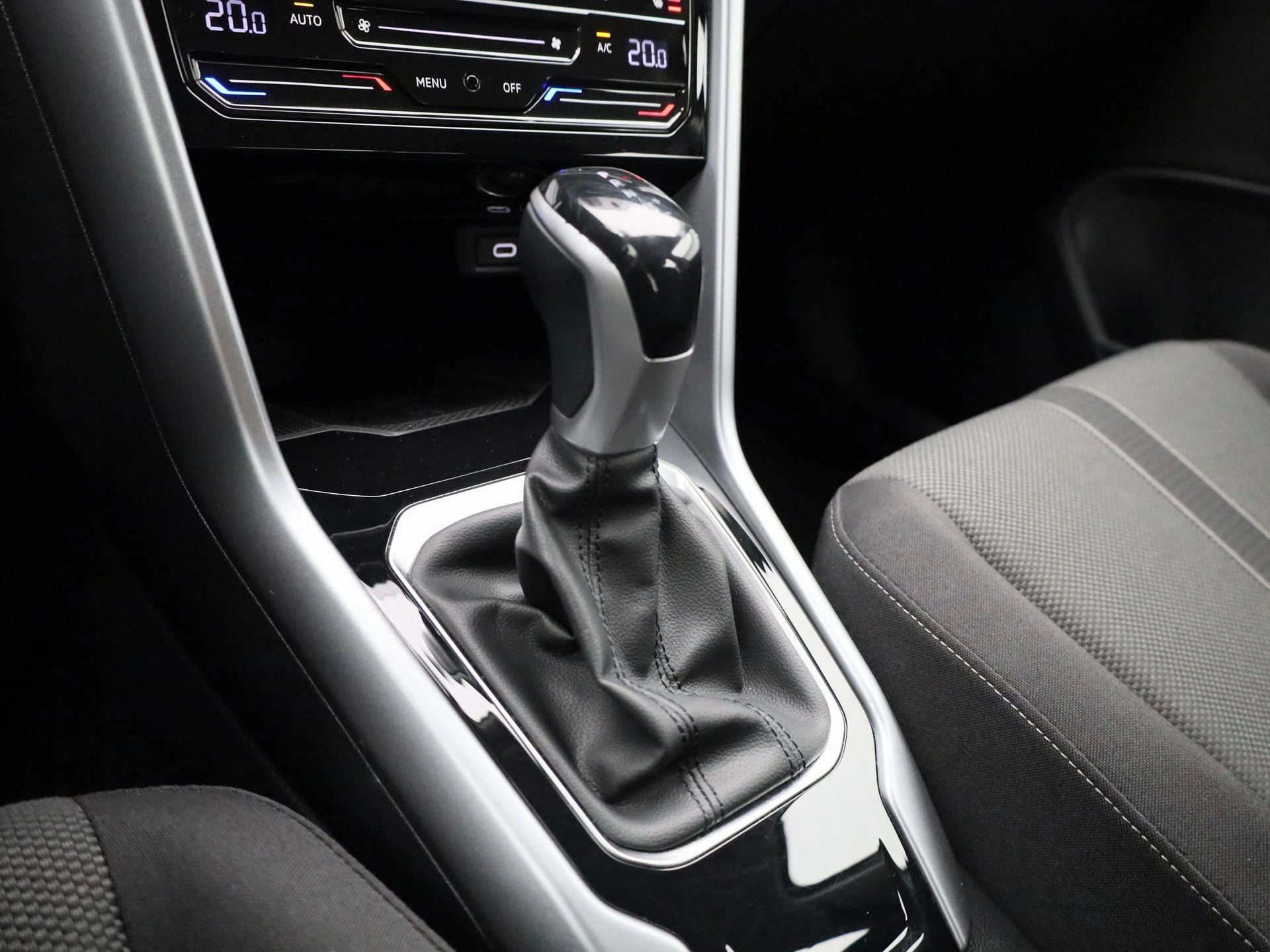 Volkswagen-T-Roc-image-16