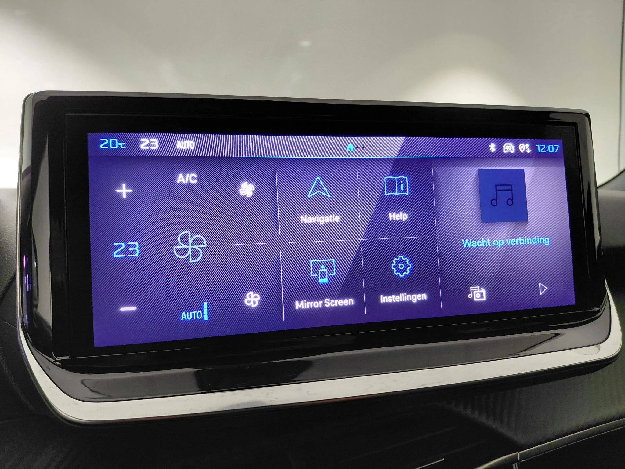 Peugeot 2008 1.2 Hybrid 145 Allure