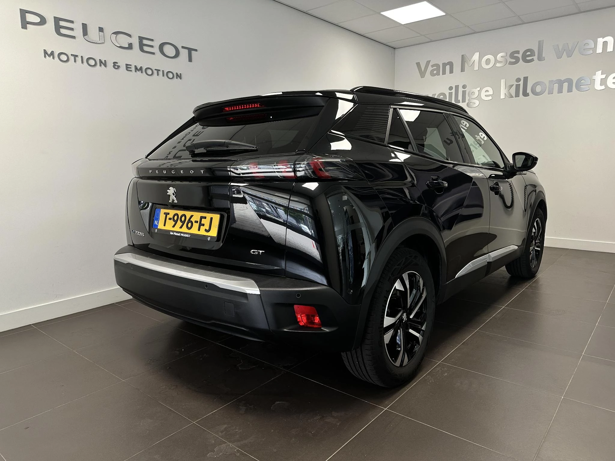 Peugeot-e-2008-image-2