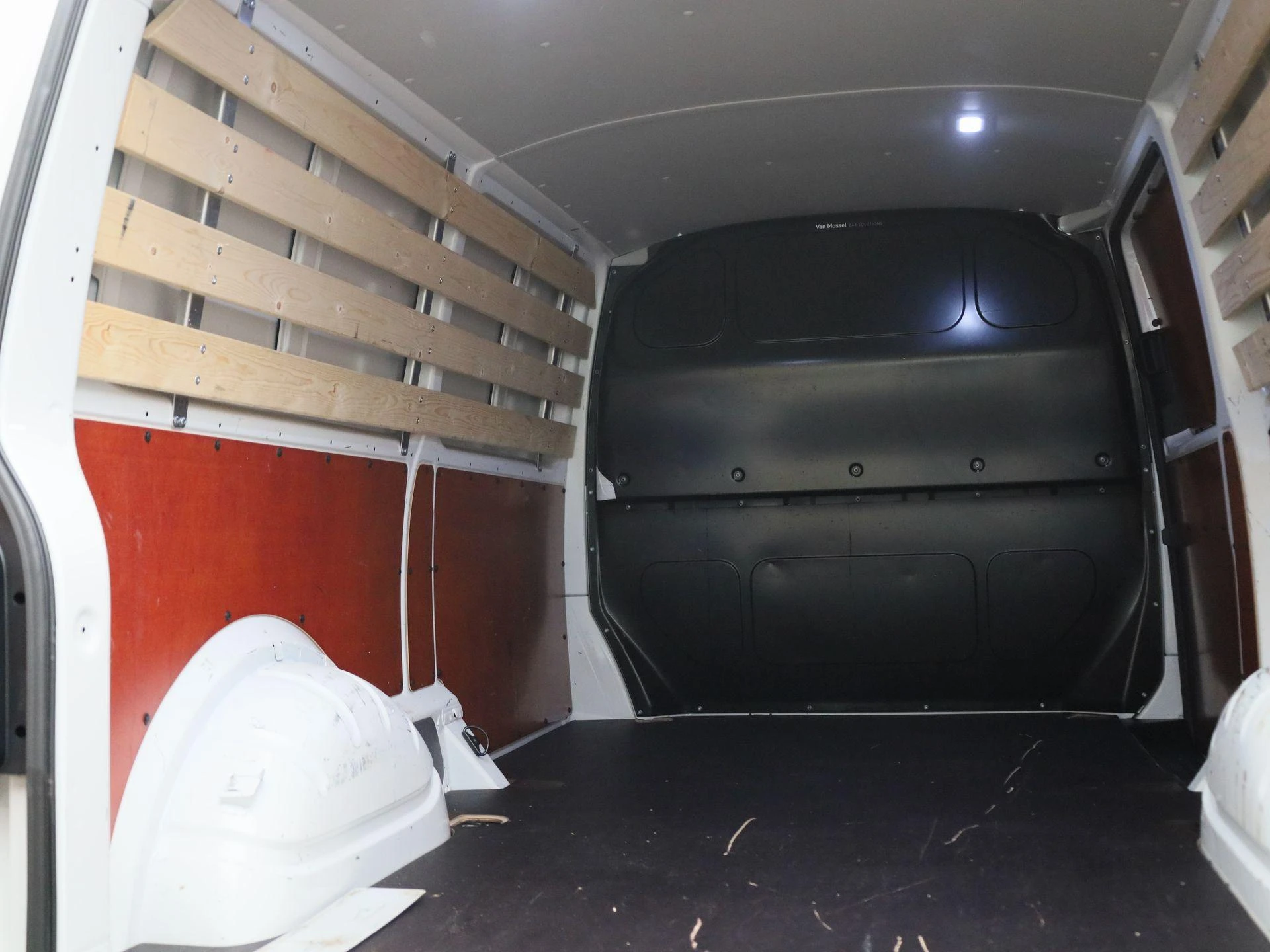 Volkswagen-Transporter-image-16