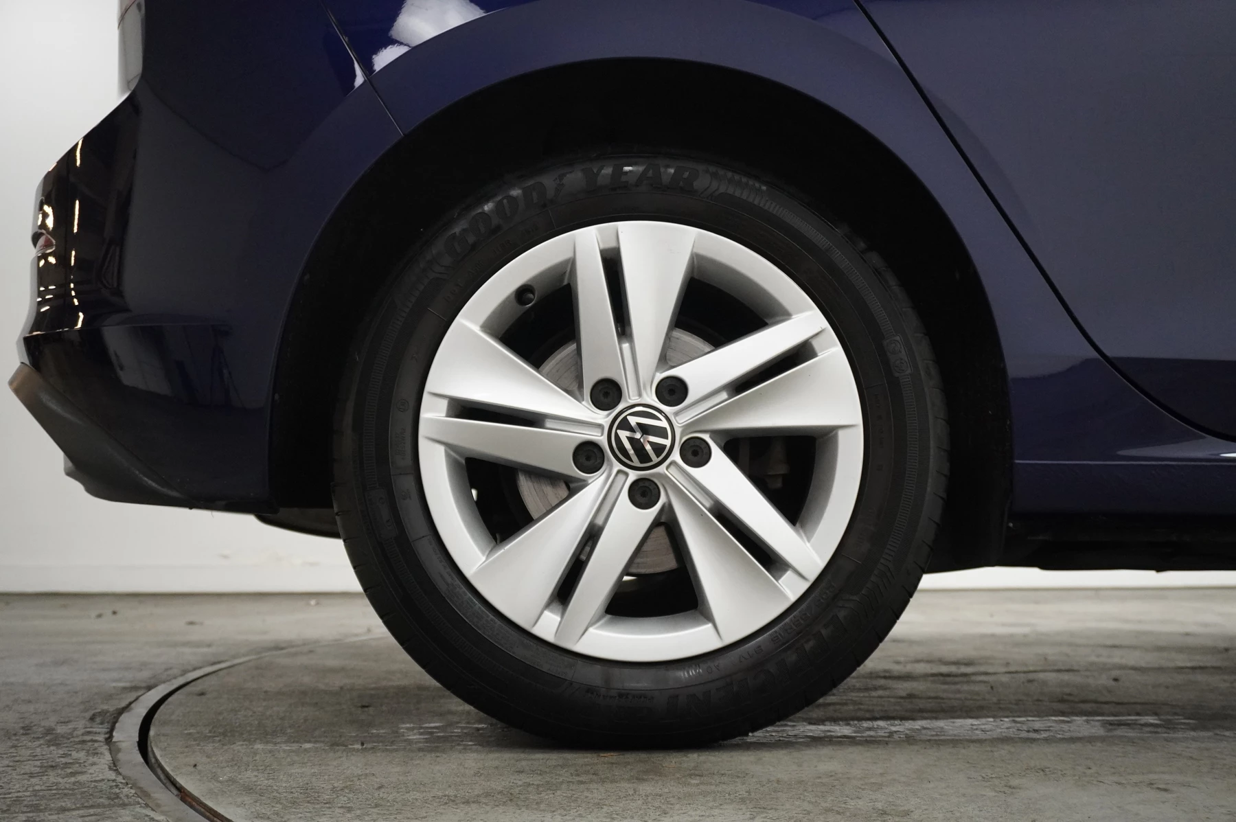 Volkswagen-Golf-image-22