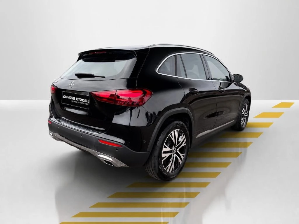 Mercedes-Benz-GLA 200-image-13