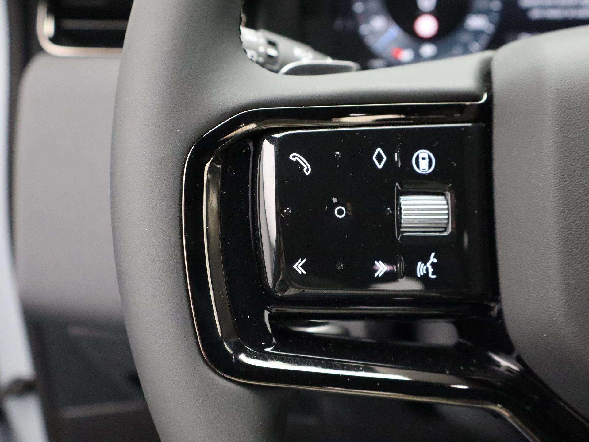 Land Rover-Range Rover Evoque-image-21