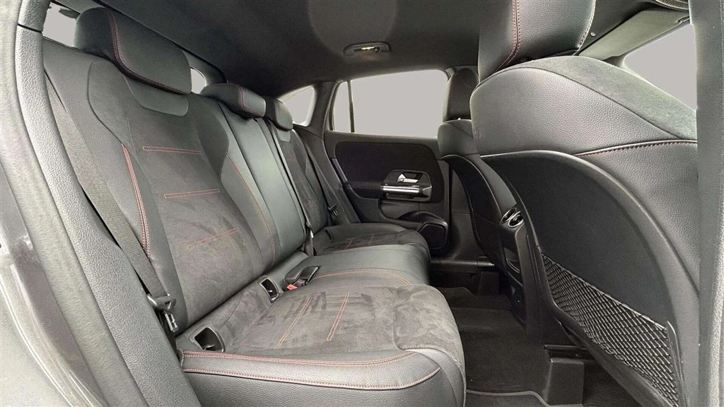 Mercedes-Benz-GLA-image-22