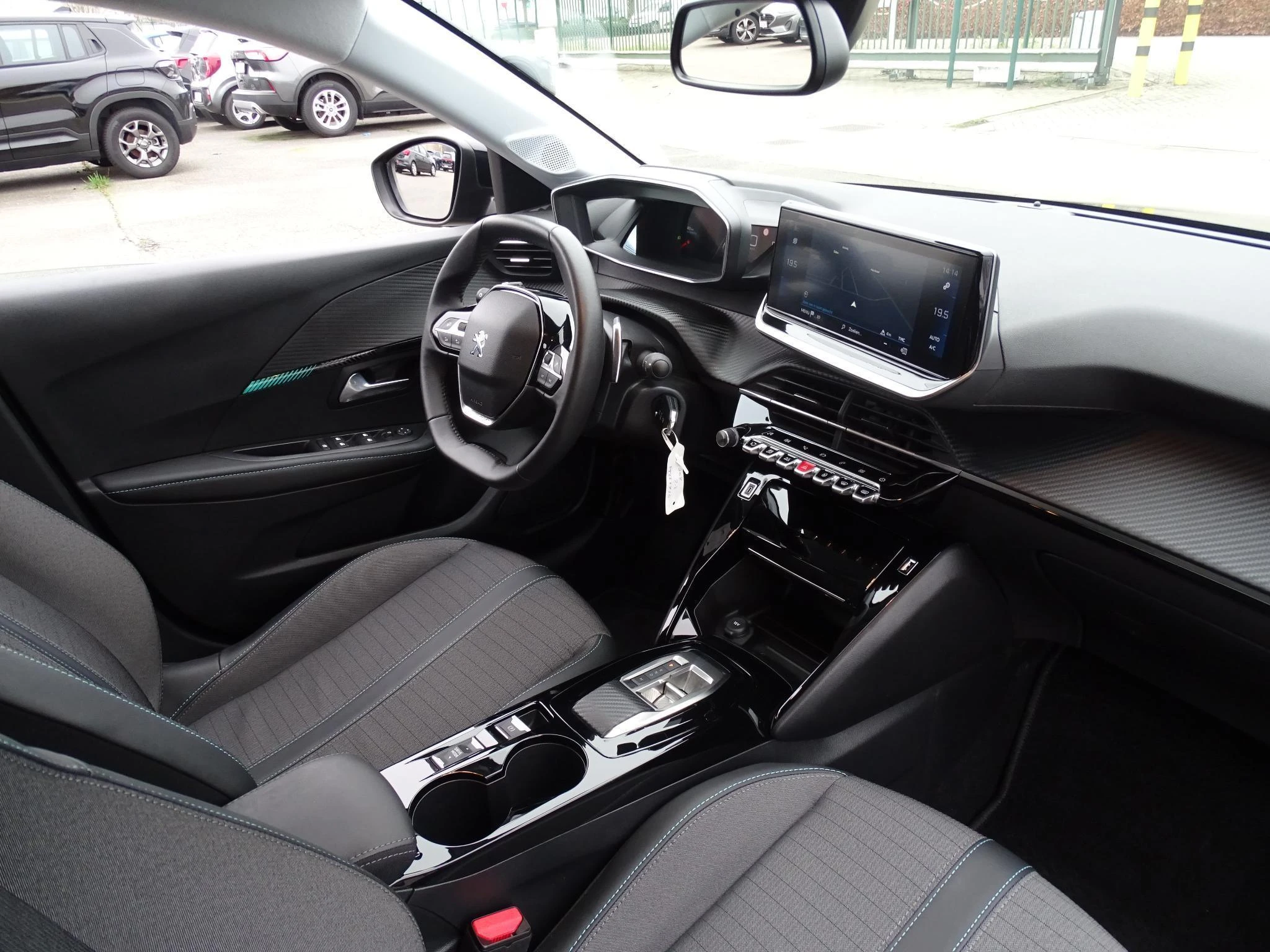 Peugeot 208 1.2 HYBRID Allure automaat