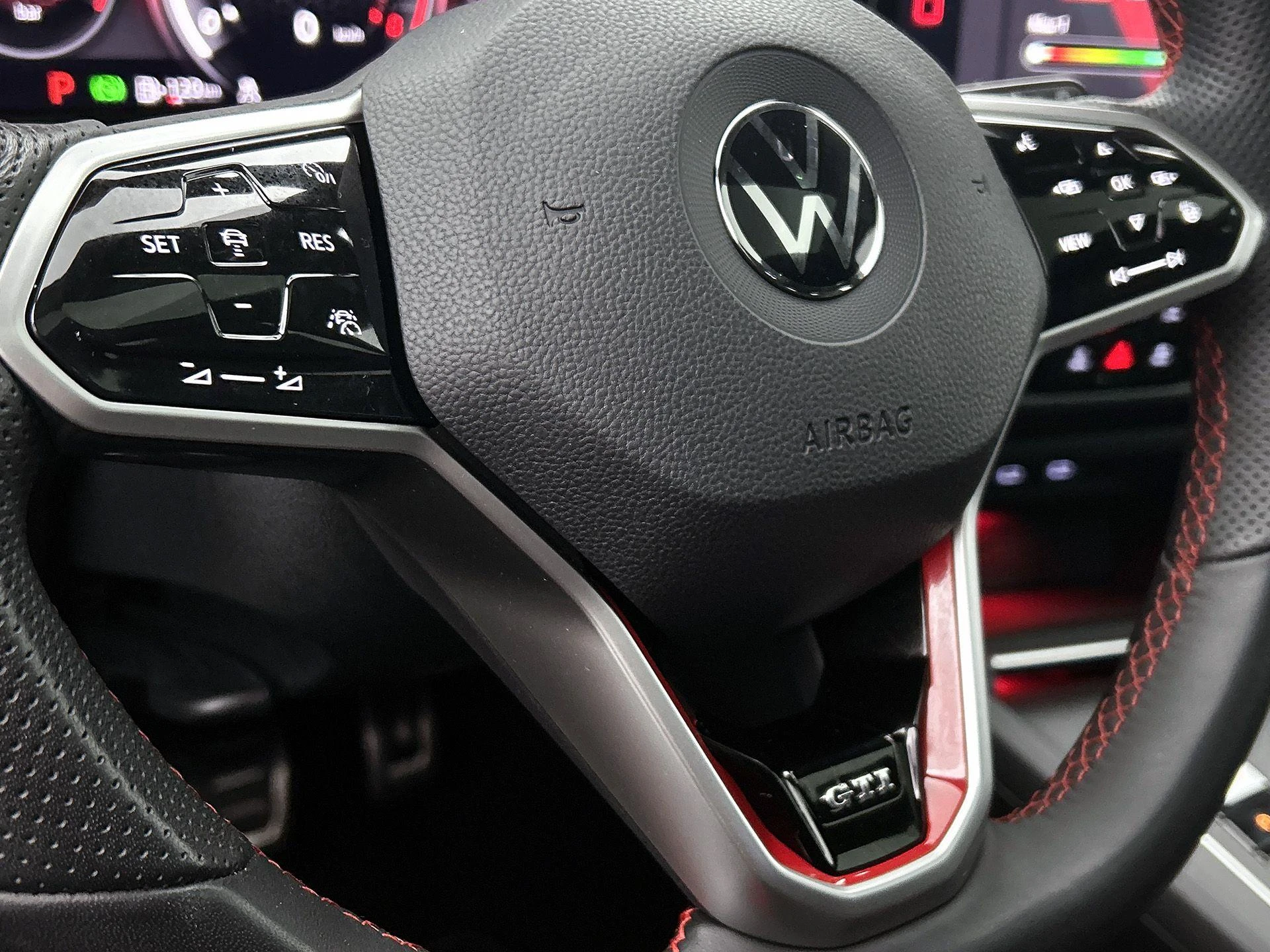 Volkswagen-Golf-image-46