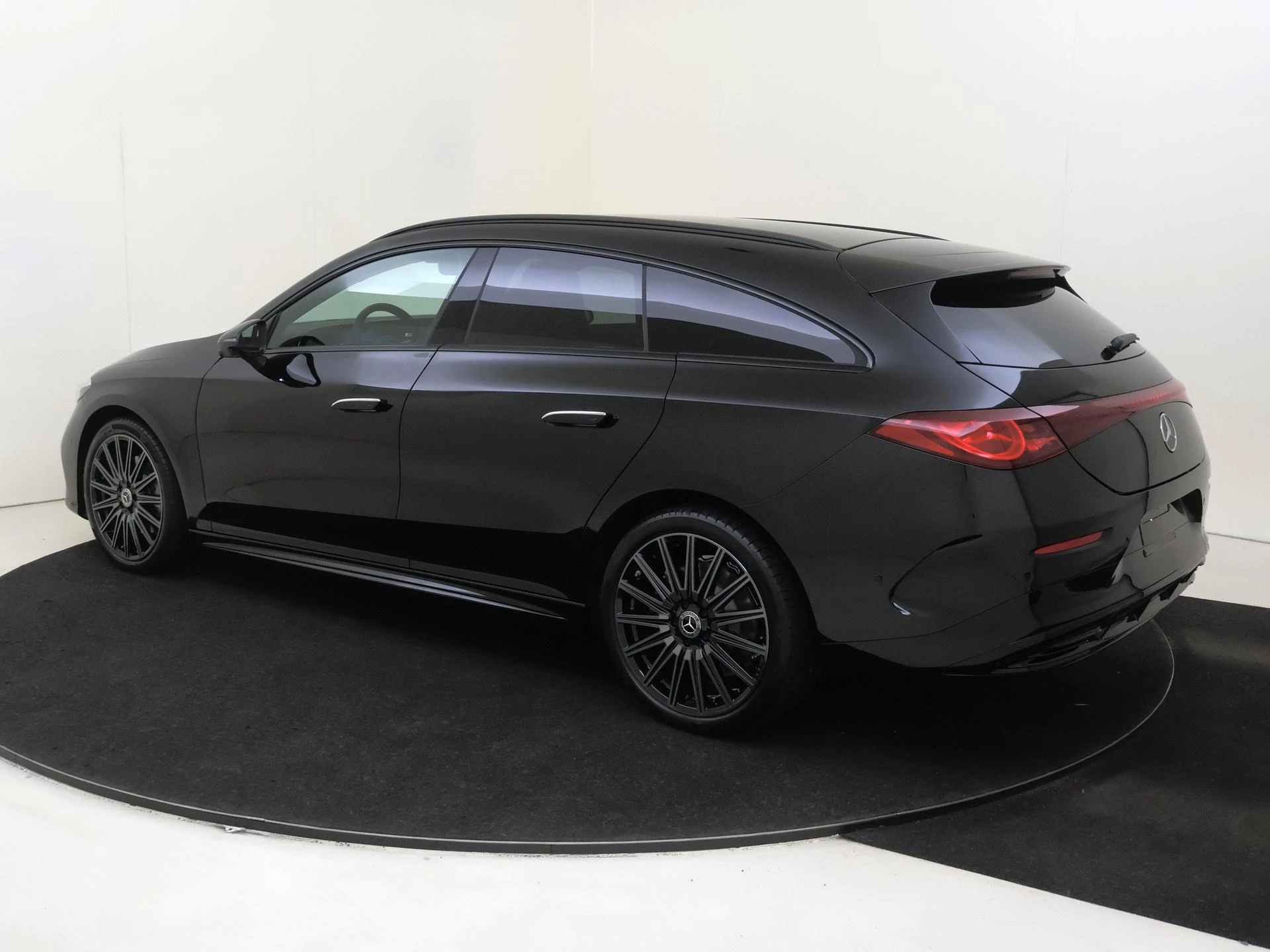 Mercedes-Benz-CLA-image-2