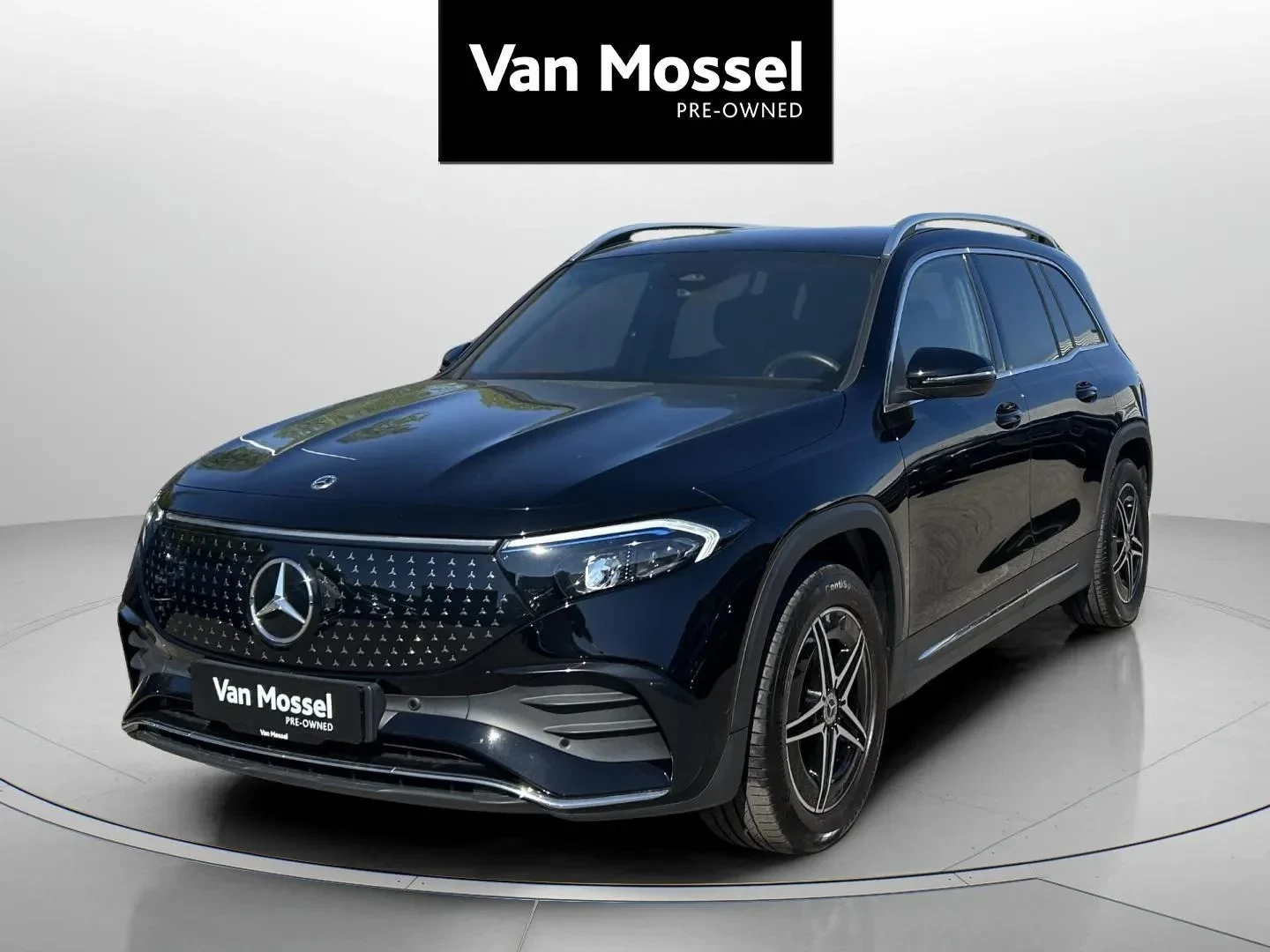 Mercedes-Benz-EQB-image-0