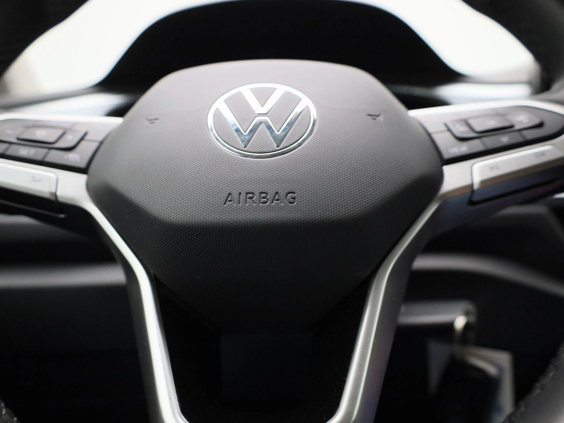 Volkswagen-T-Roc-image-26
