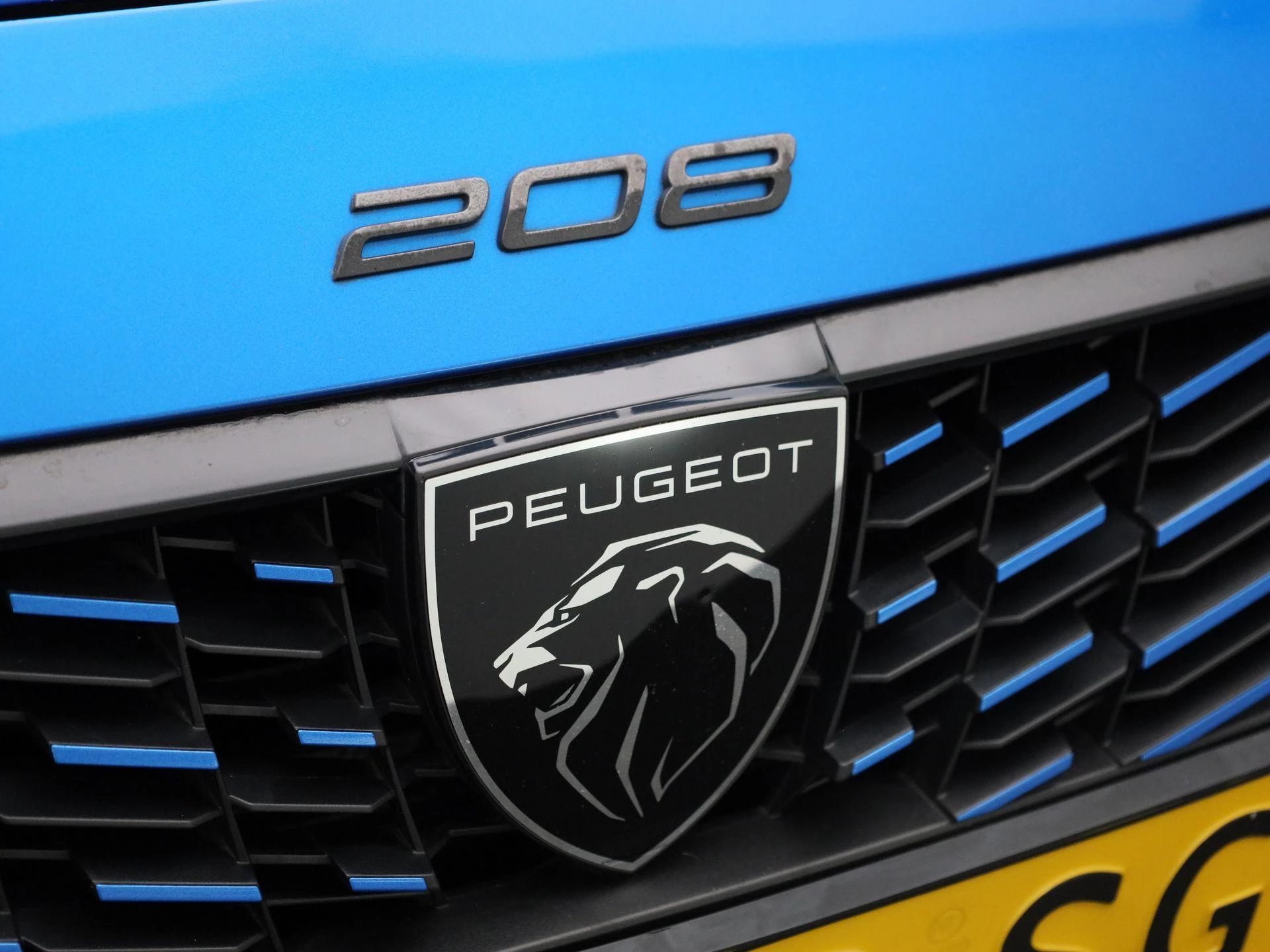 Peugeot-e-208-image-30