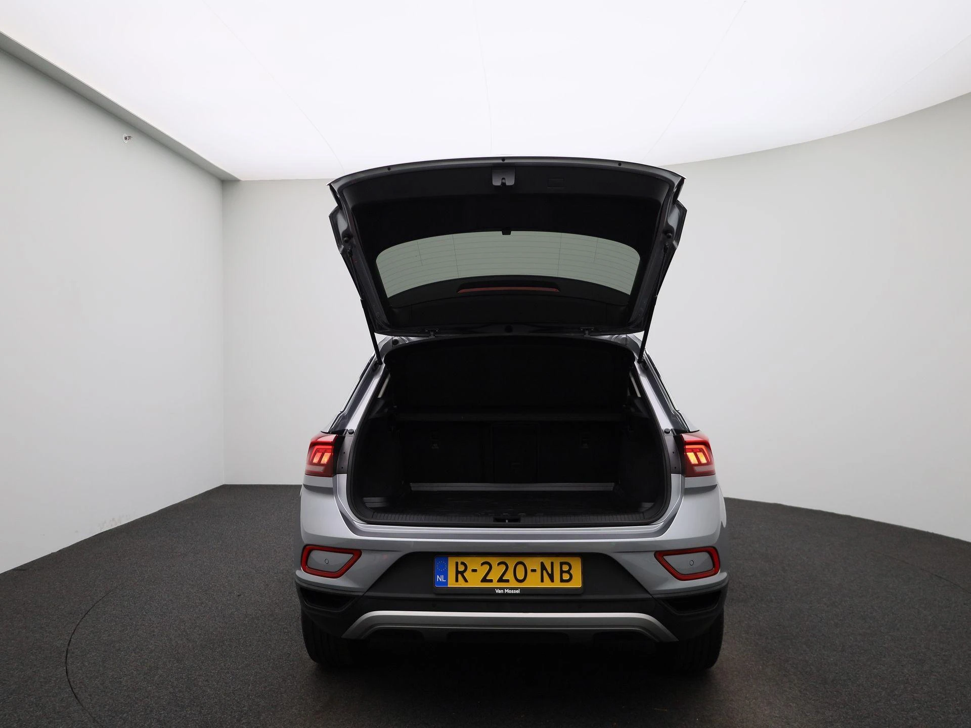 Volkswagen-T-Roc-image-10