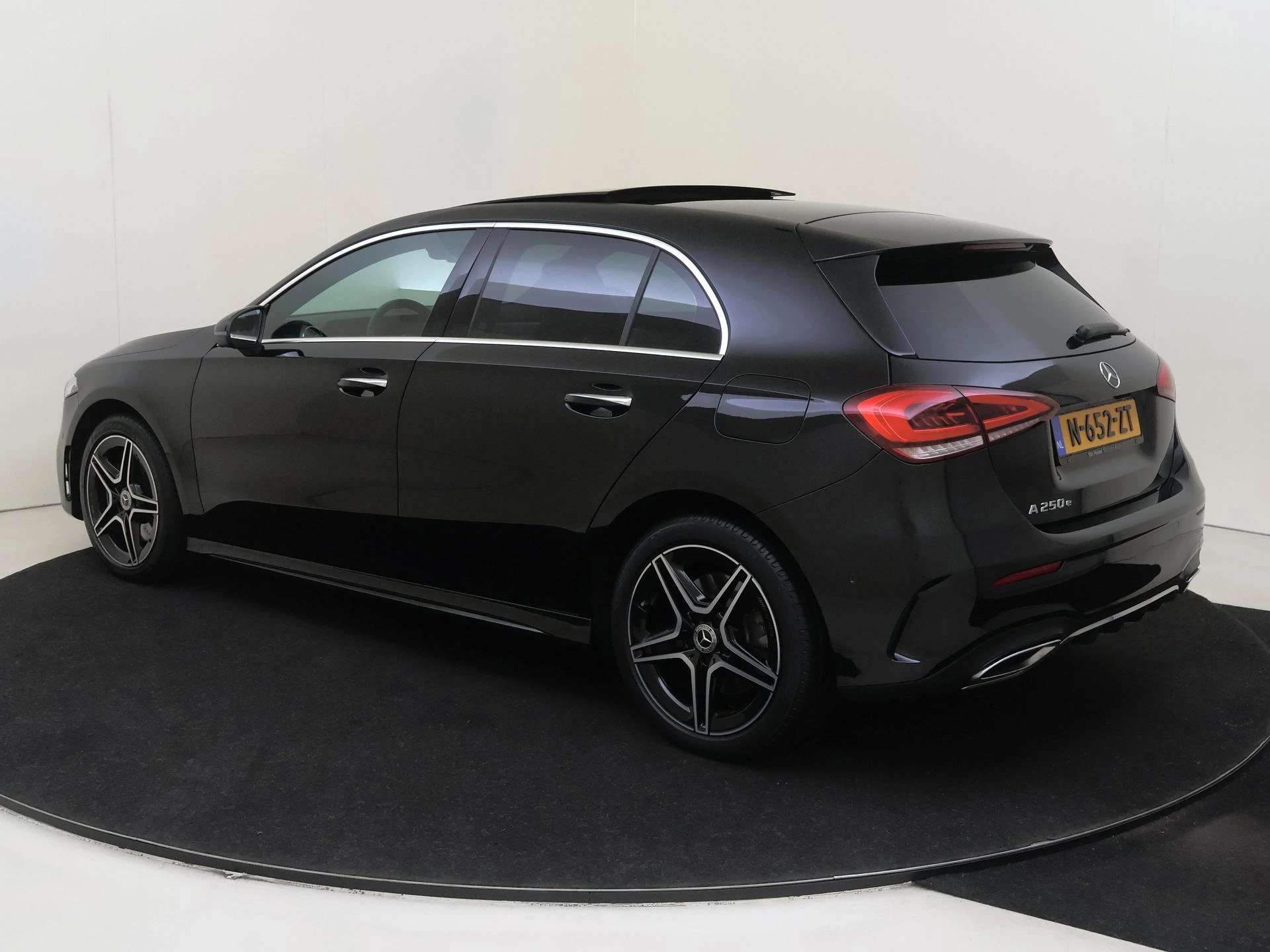 Mercedes-Benz A-Klasse 250 e AMG Line