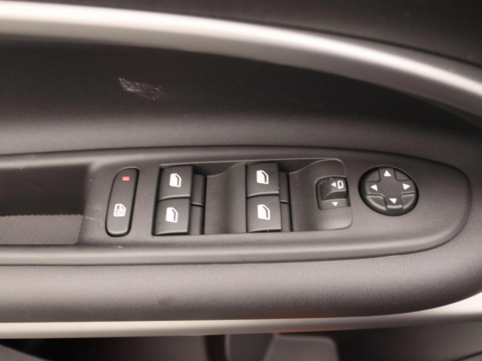 Jeep Avenger 1.2 e-Hybrid Summit