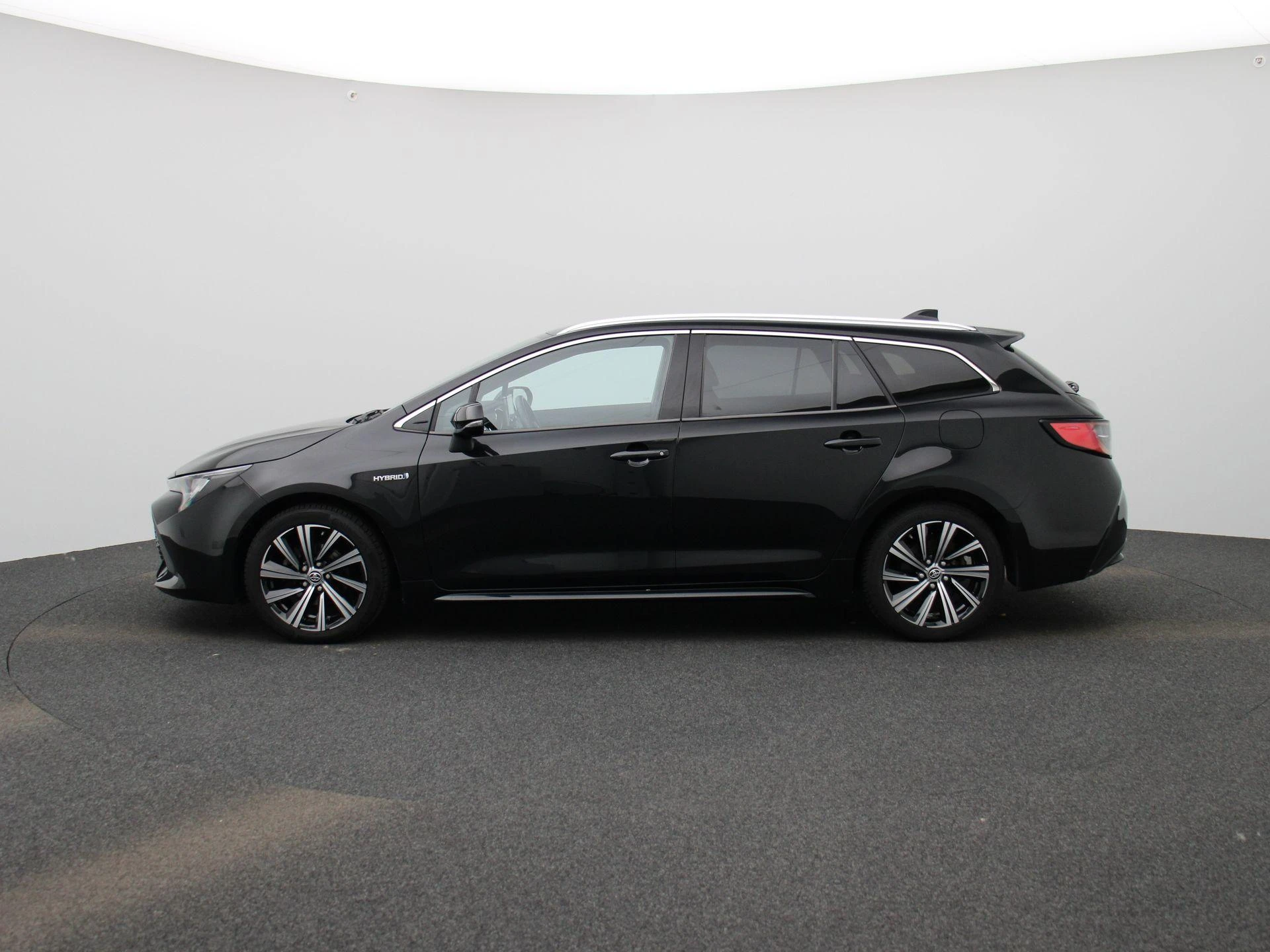Toyota-Corolla Touring Sports-image-3