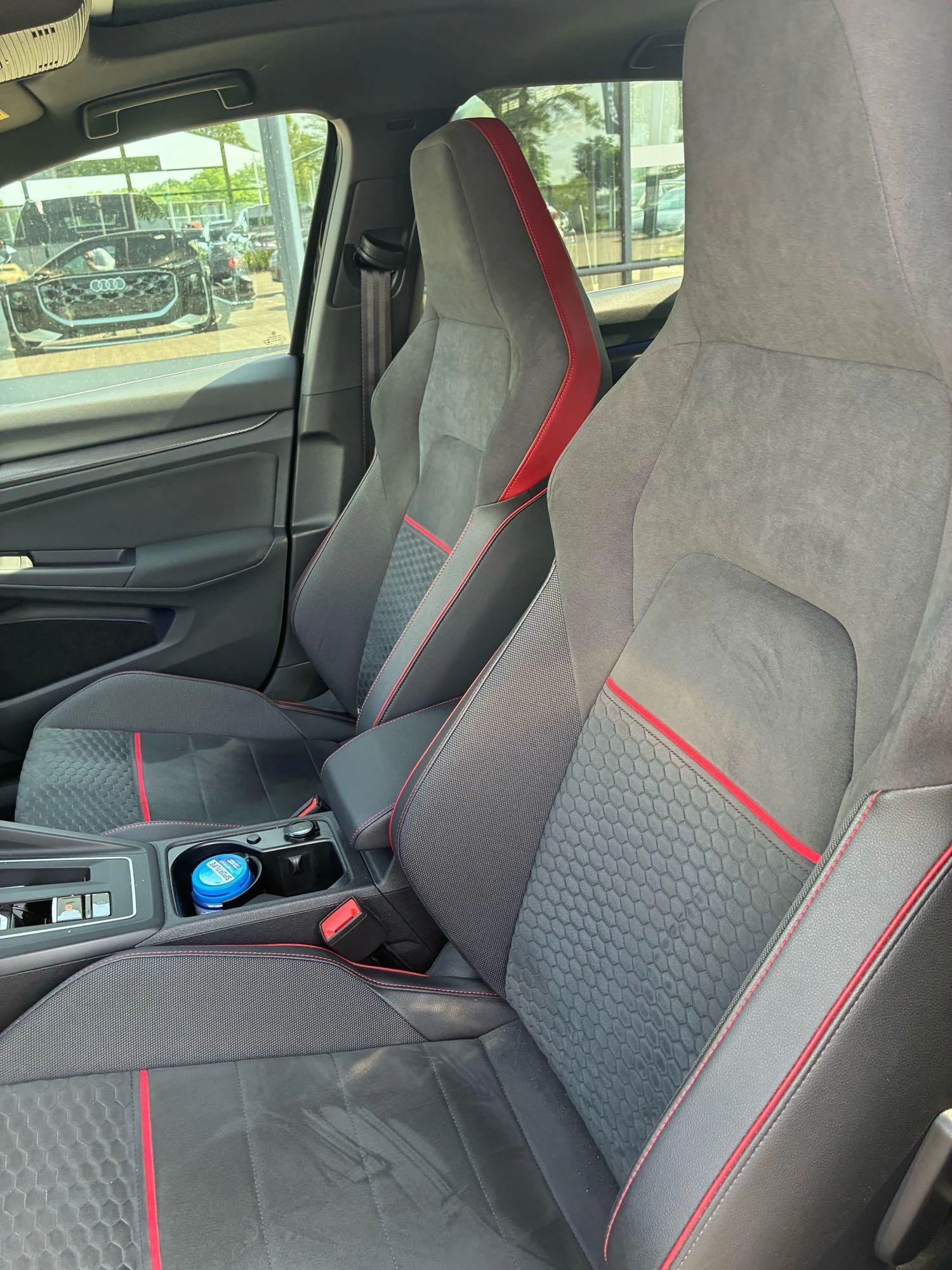 Volkswagen-Golf-image-4