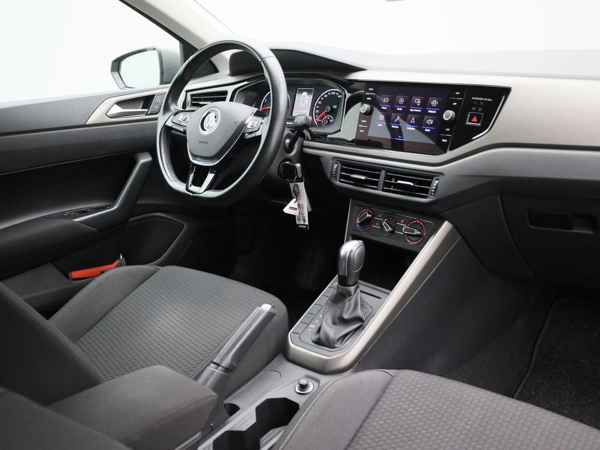 Volkswagen-Polo-image-28