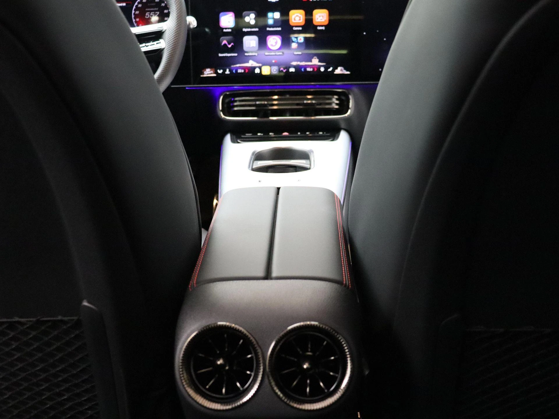 Mercedes-Benz-CLA-image-21