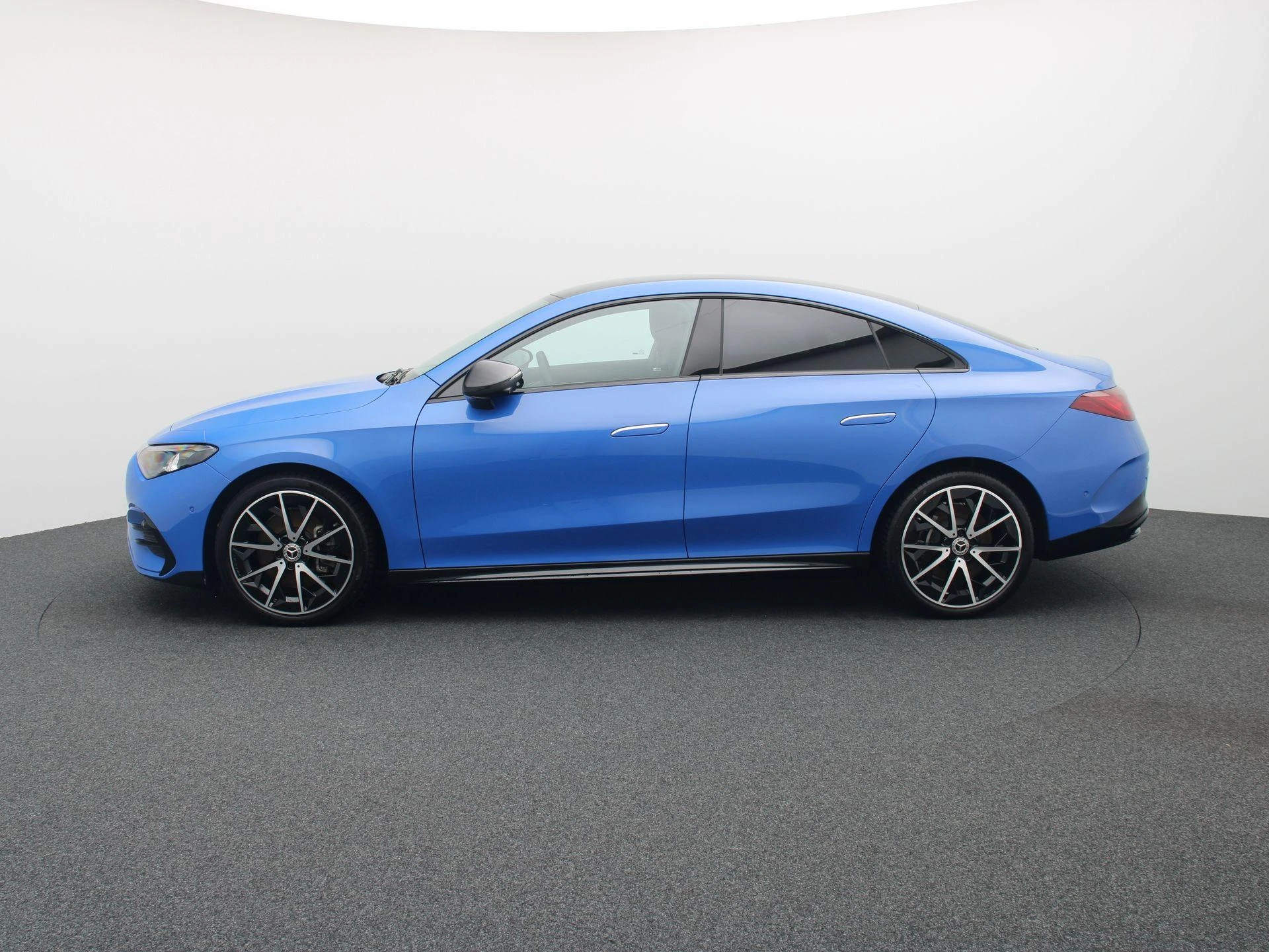 Mercedes-Benz-CLA-image-3