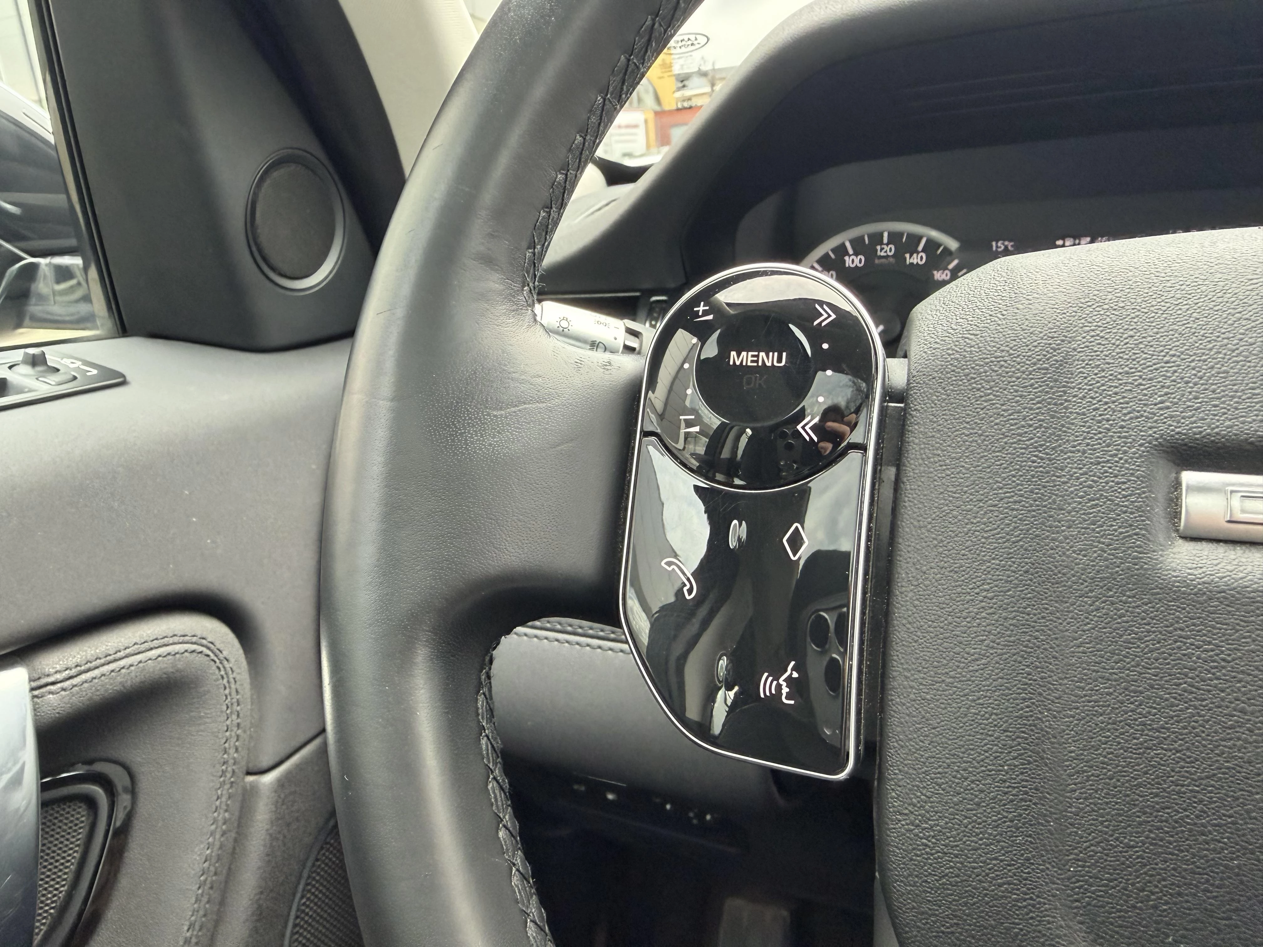 Land Rover-Discovery Sport-image-12